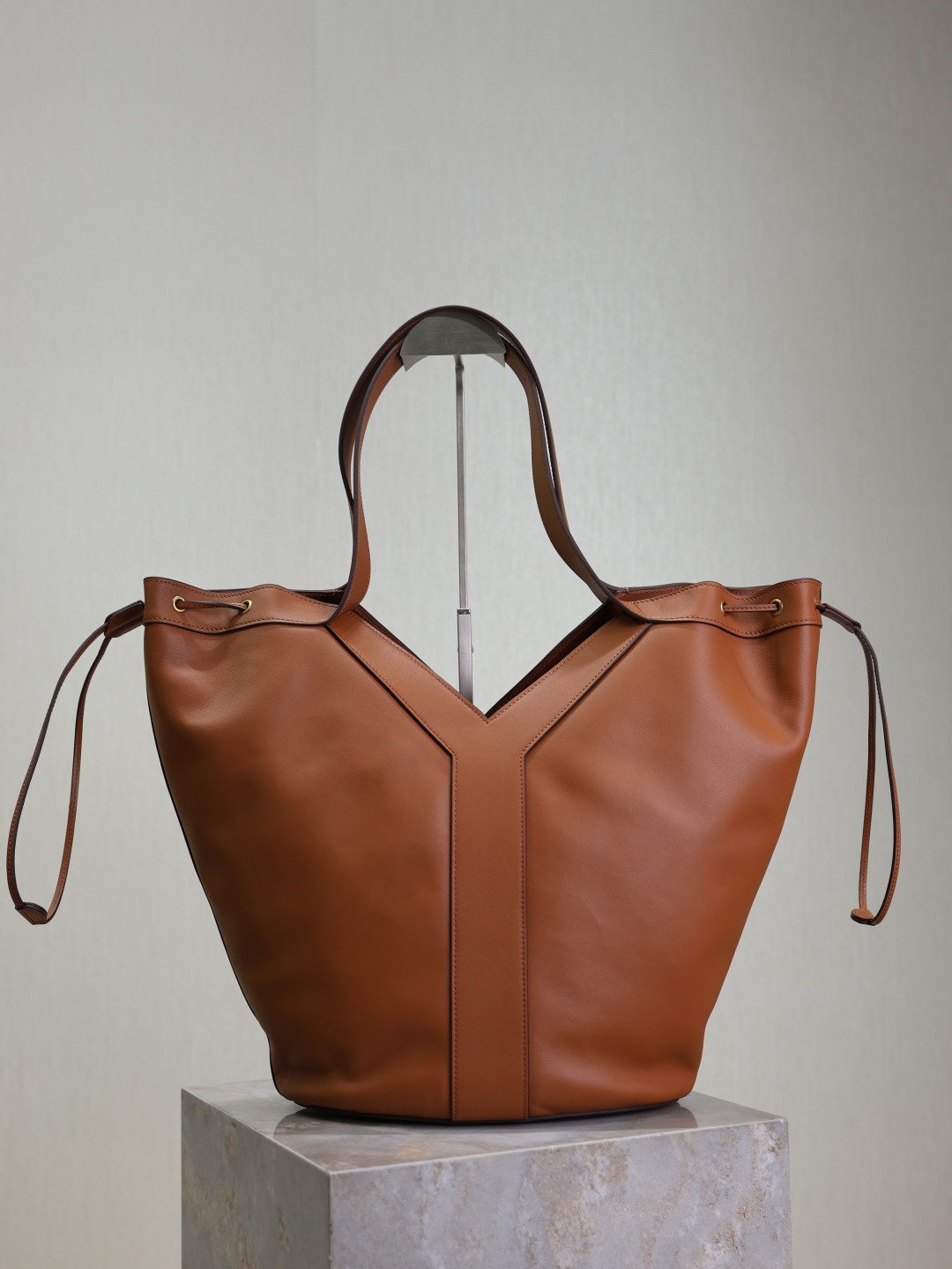 Y51 Y Large Hobo (Leather) 35 x 25 x 15 cm