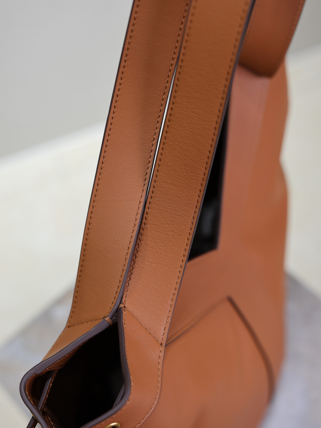 Y51 Y Large Hobo (Leather) 35 x 25 x 15 cm