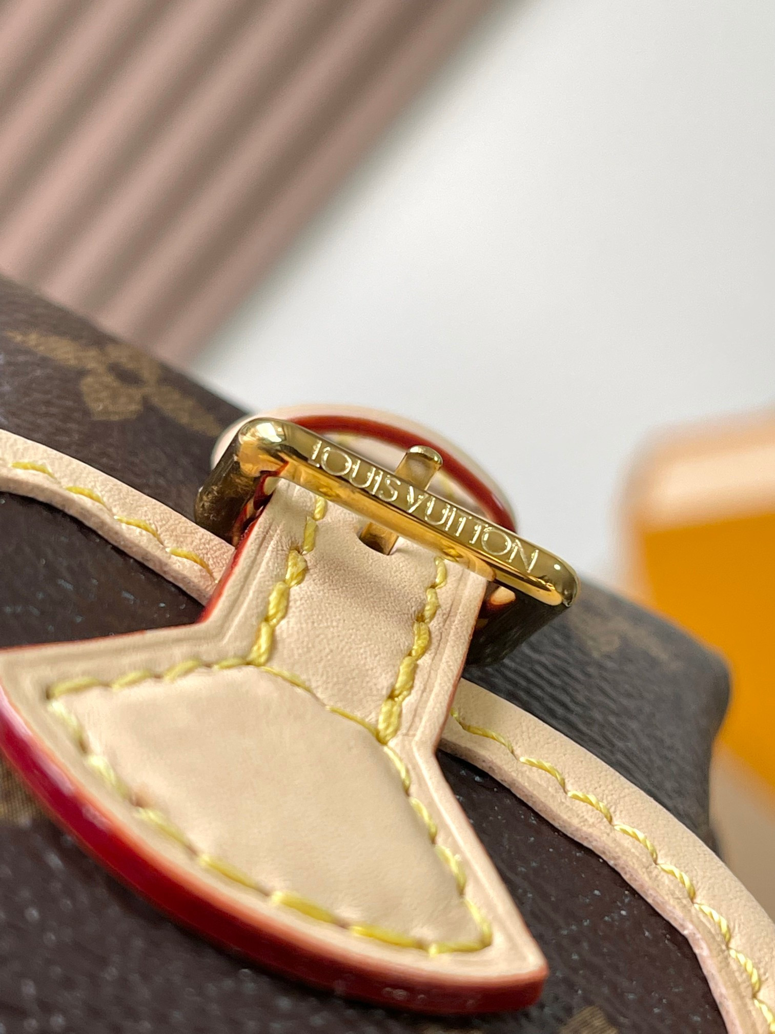 LV Odysse M25085 27 x 17 x 12 cm