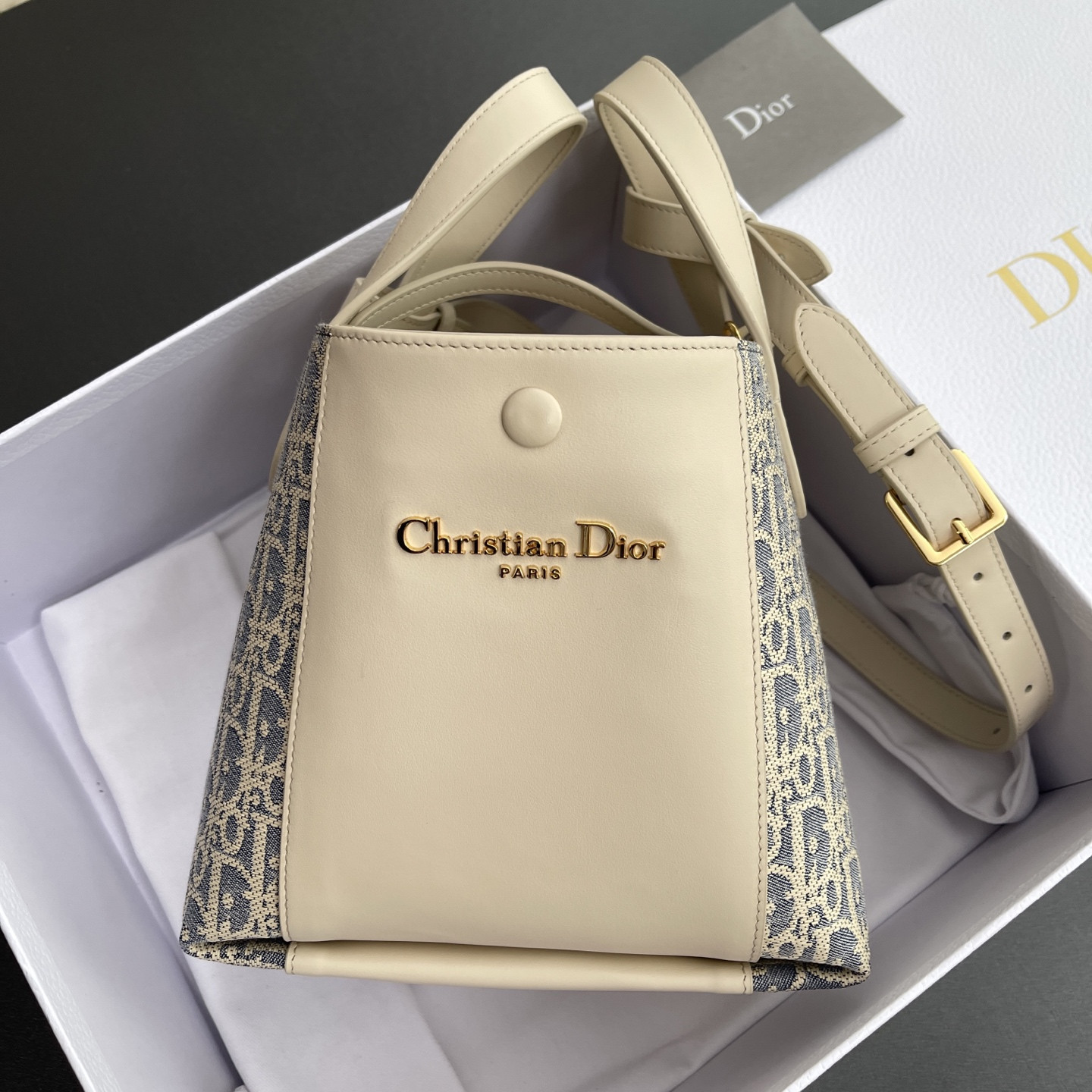 D10r Small Signature Bucket Bag 21x19x11cm