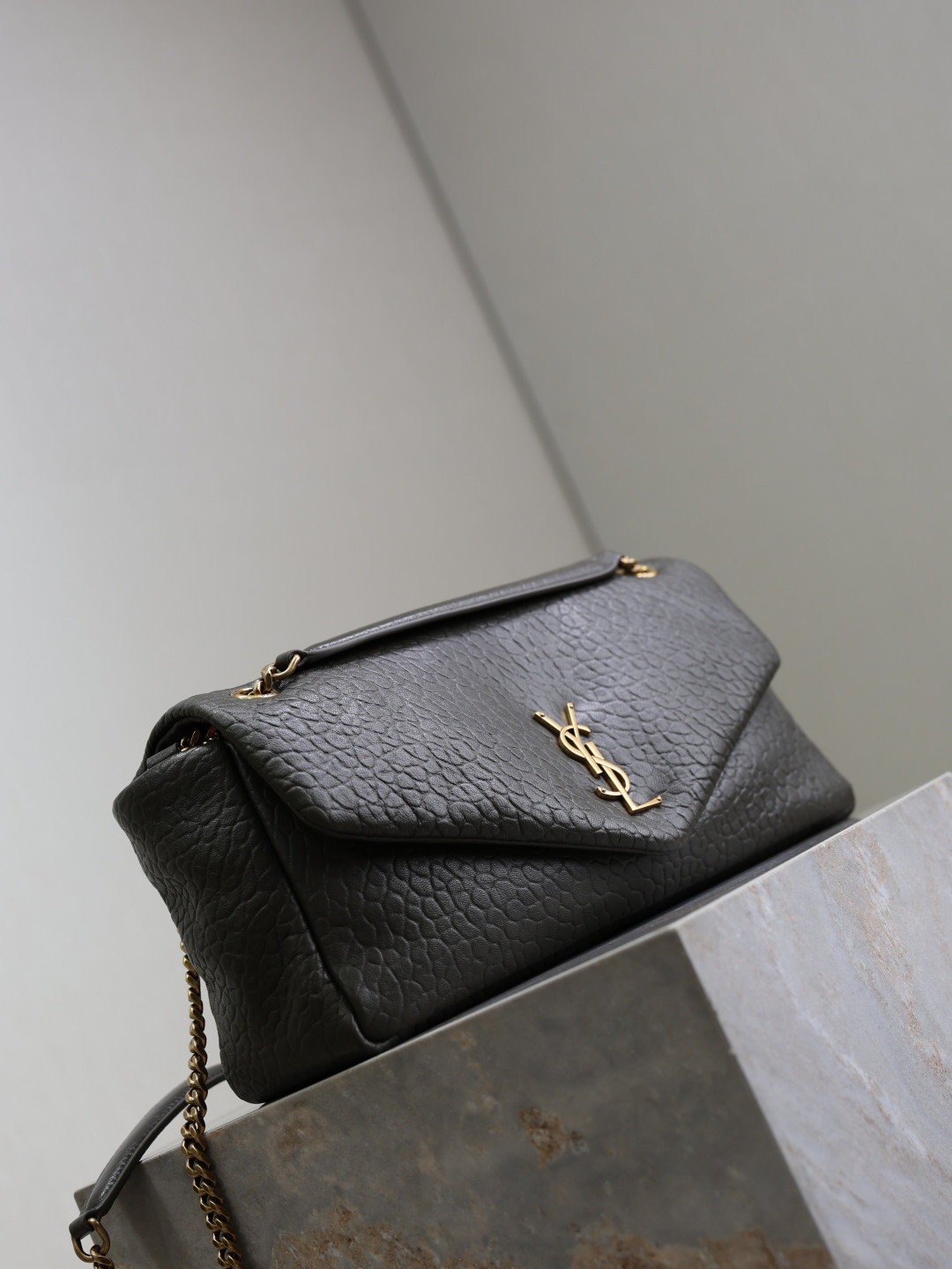 Y51 CALYPSO medium in grained lambskin 800916 30x15x7.5cm