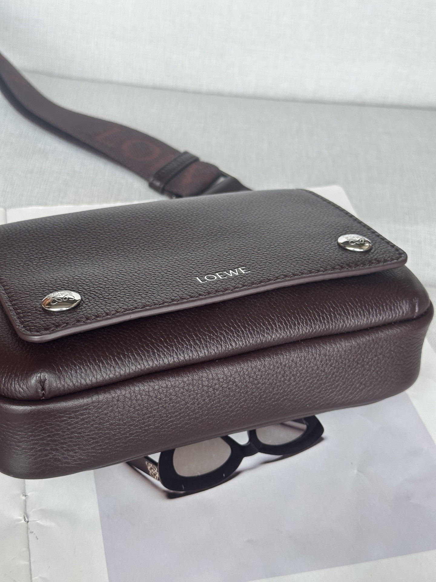 L0ew* Small Pebble messenger bag in S*pple grained calfskin 12.5x20x6cm