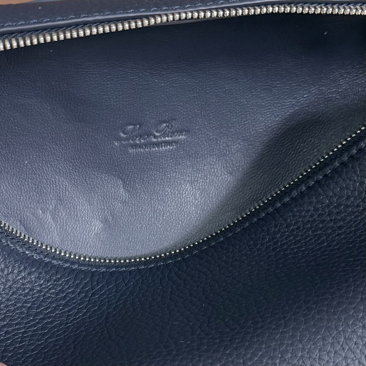 L0r0 P1ana Extra Pocket L19 Grained Calfskin 11 x 19 x 6.5 cm