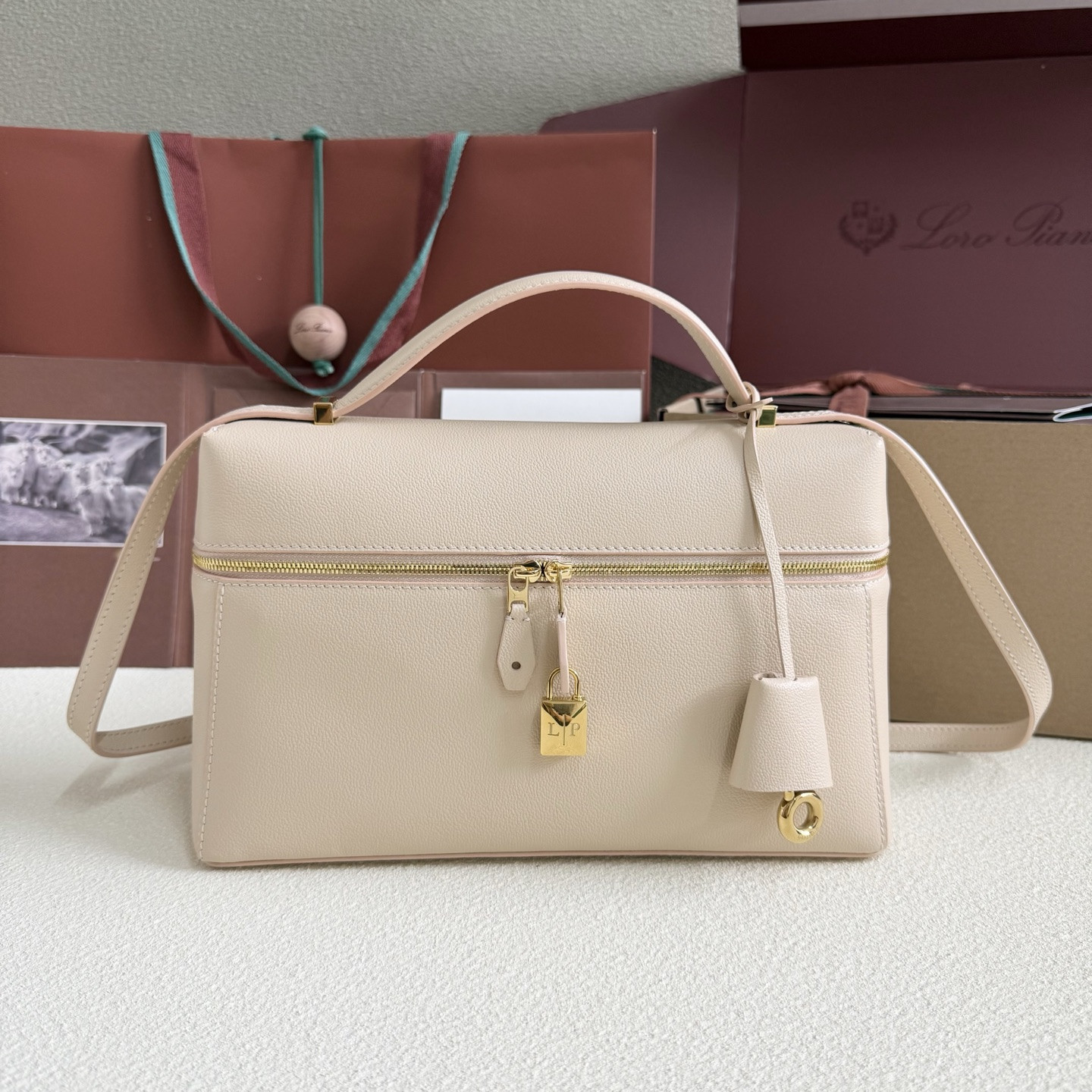 L0r0 P1ana Extra Pocket L27 Calfskin 16x27x10cm