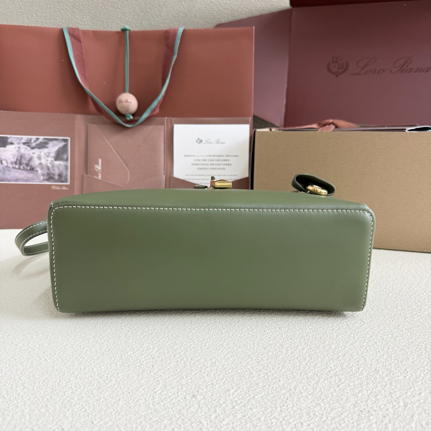 L0r0 P1ana Extra Pocket L27 Calfskin 16x27x10cm