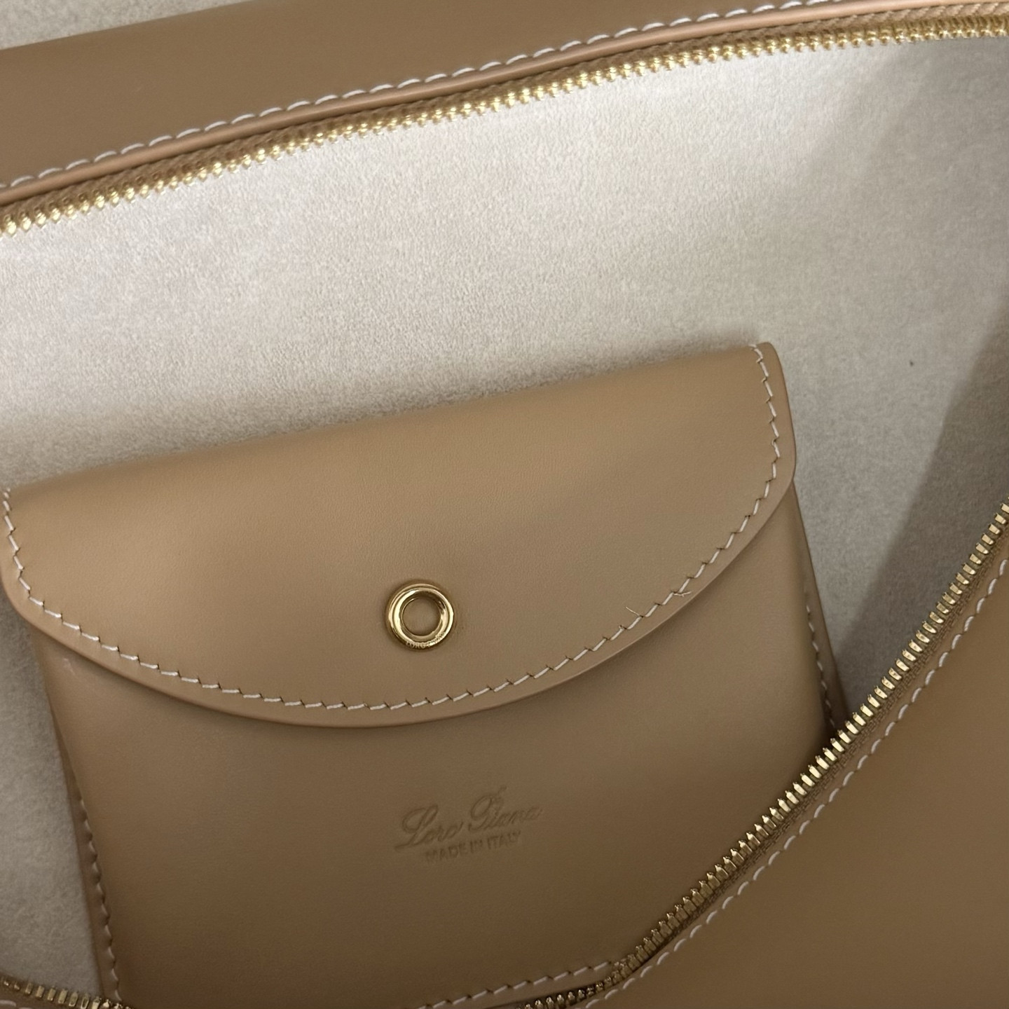 L0r0 P1ana Extra Pocket L27 Calfskin 16x27x10cm