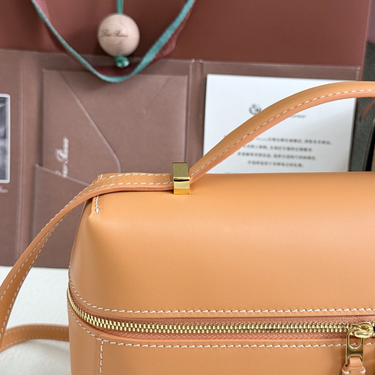 L0r0 P1ana Extra Pocket L27 Calfskin 16x27x10cm