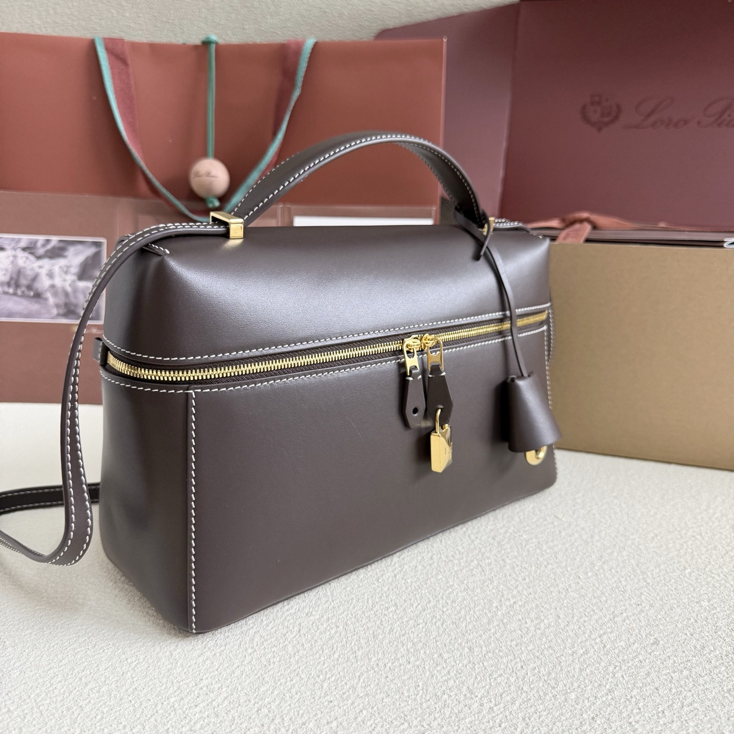 L0r0 P1ana Extra Pocket L27 Calfskin 16x27x10cm