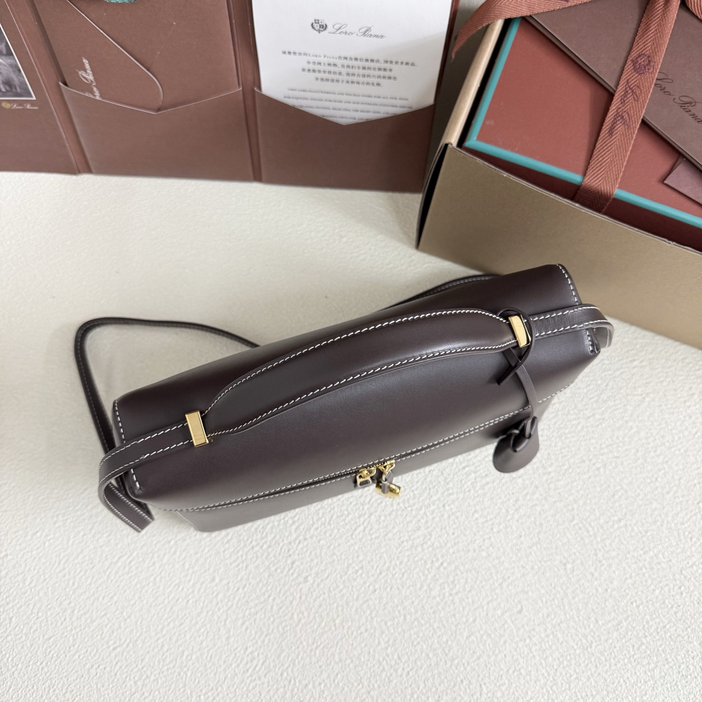 L0r0 P1ana Extra Pocket L27 Calfskin 16x27x10cm