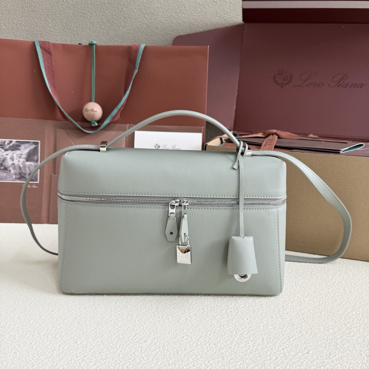 L0r0 P1ana Extra Pocket L27 Calfskin 16x27x10cm