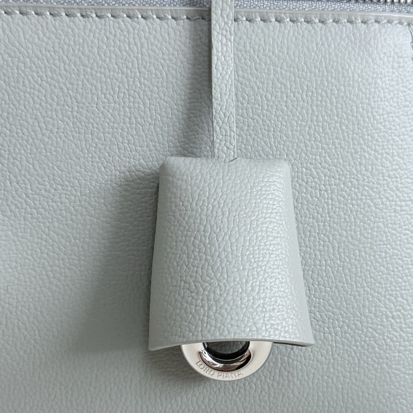 L0r0 P1ana Extra Pocket L27 Calfskin 16x27x10cm