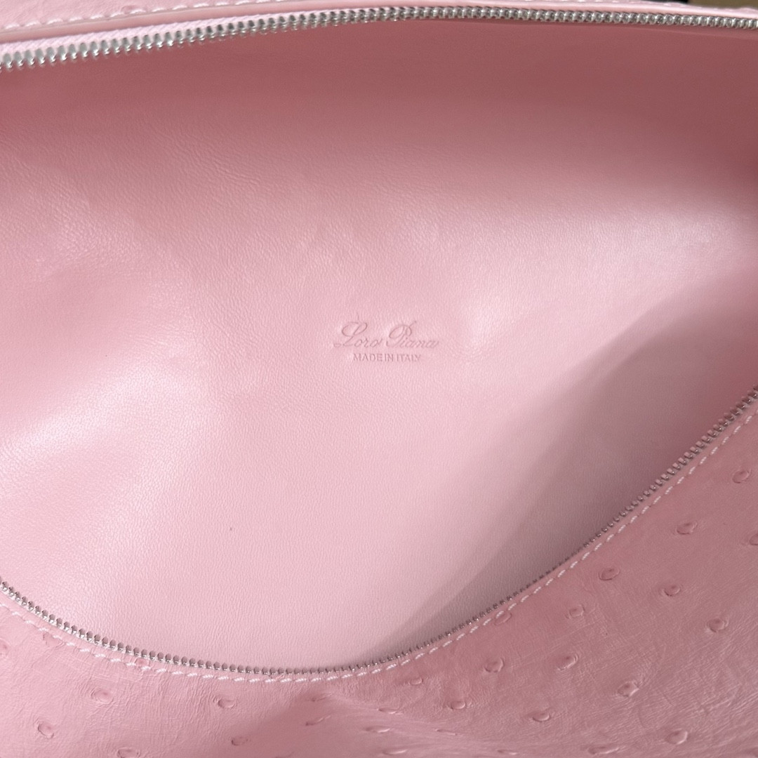 L0r0 P1ana Extra Pocket L27 Ostrich-grained Leather 16x27x10cm
