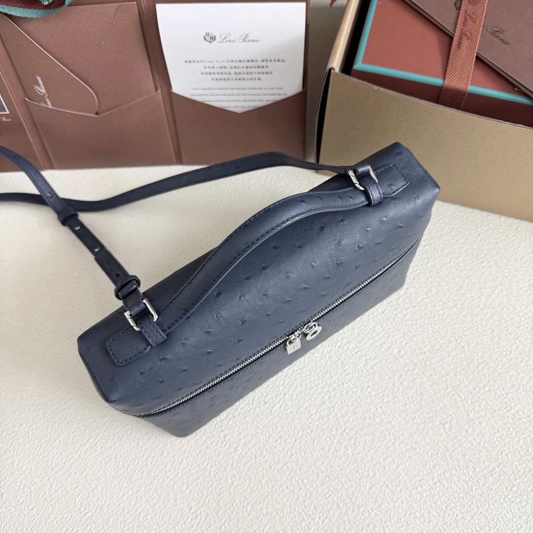 L0r0 P1ana Extra Pocket L27 Ostrich-grained Leather 16x27x10cm