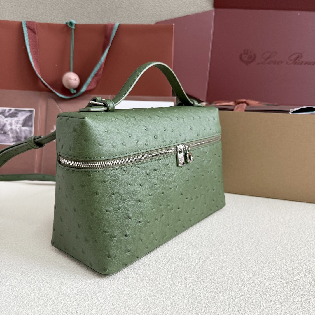 L0r0 P1ana Extra Pocket L27 Ostrich-grained Leather 16x27x10cm