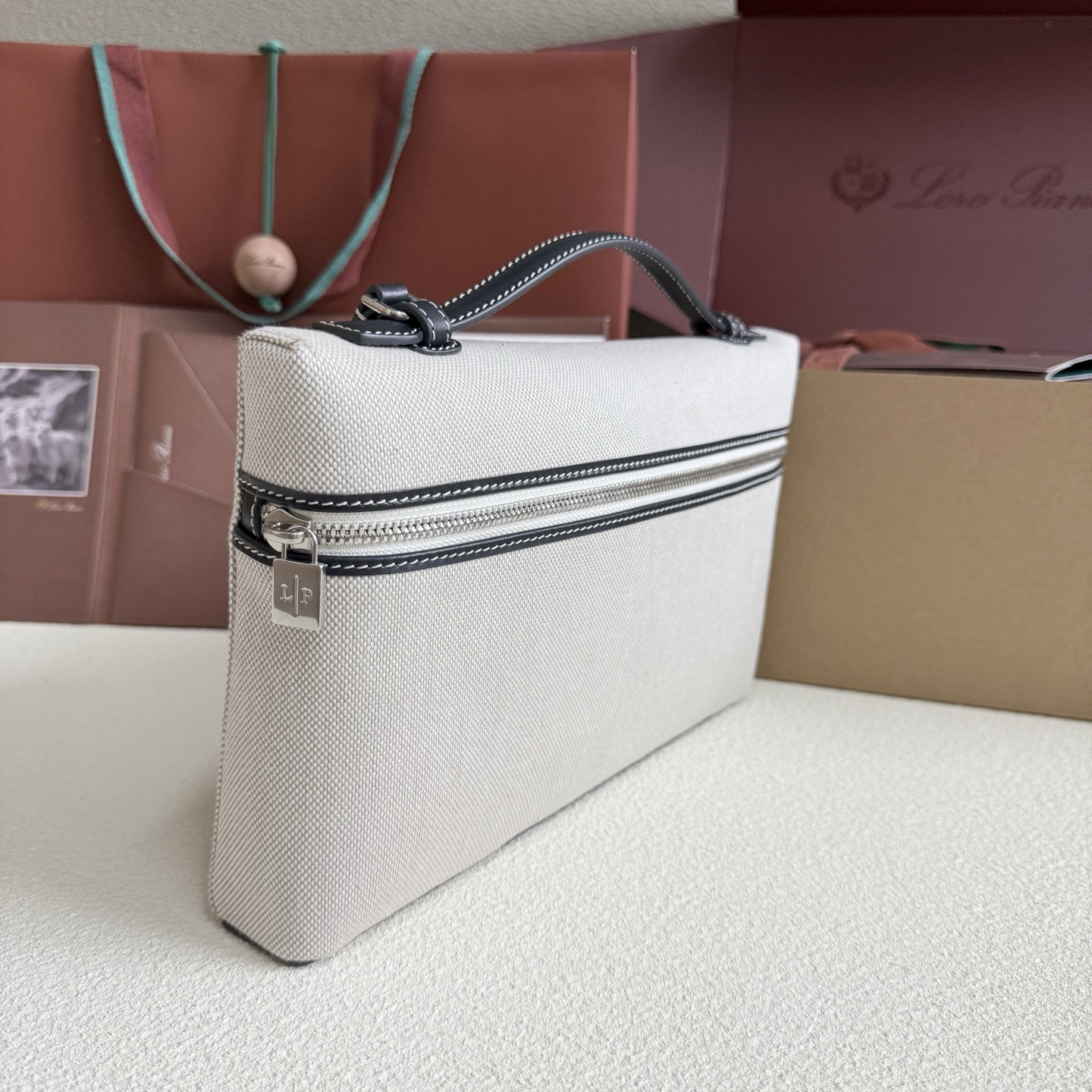 L0r0 P1ana Extra pouch L29 29x18x5cm
