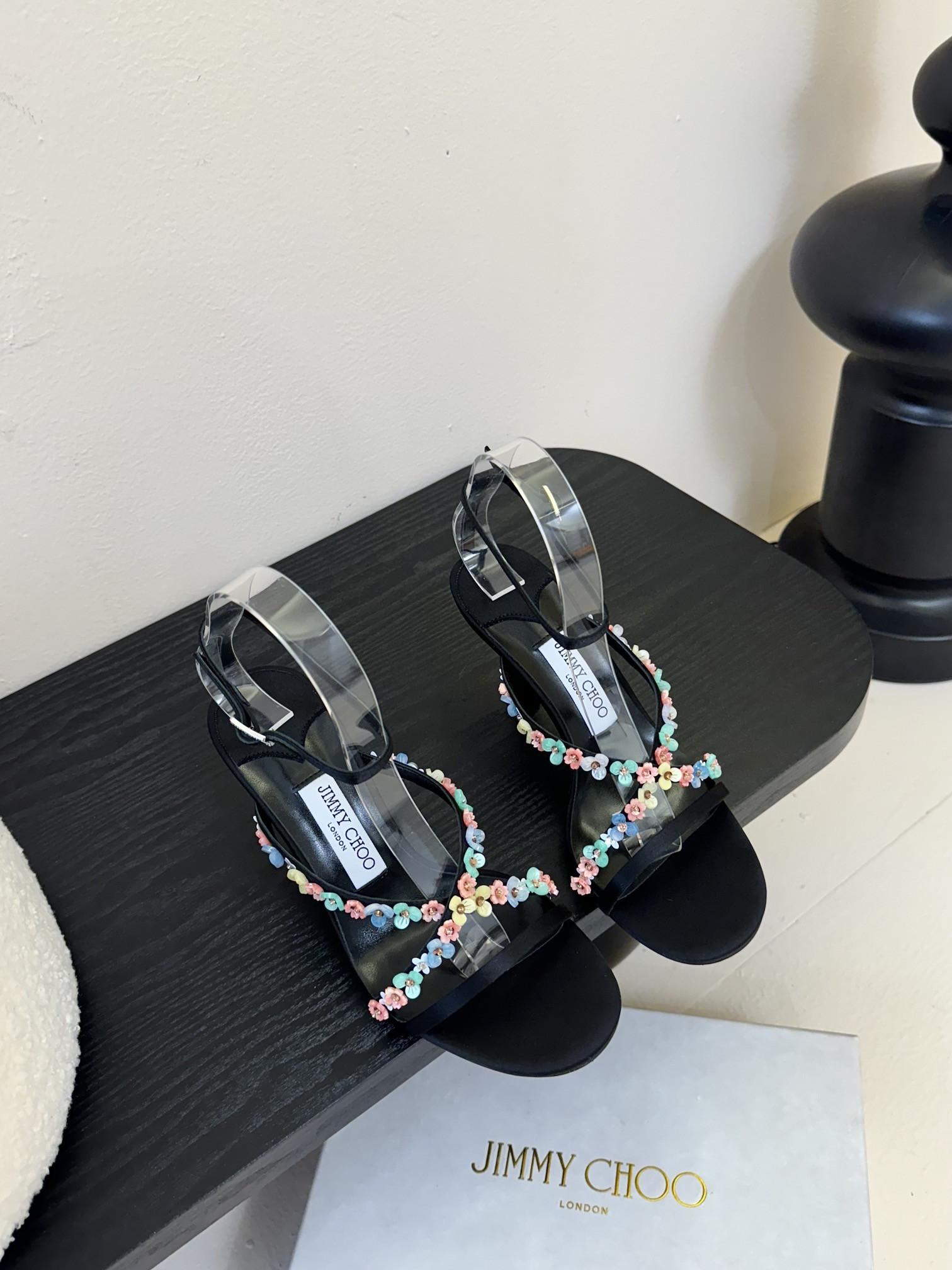 UA J1m*y Ch00 Blanche Sandals 9cm