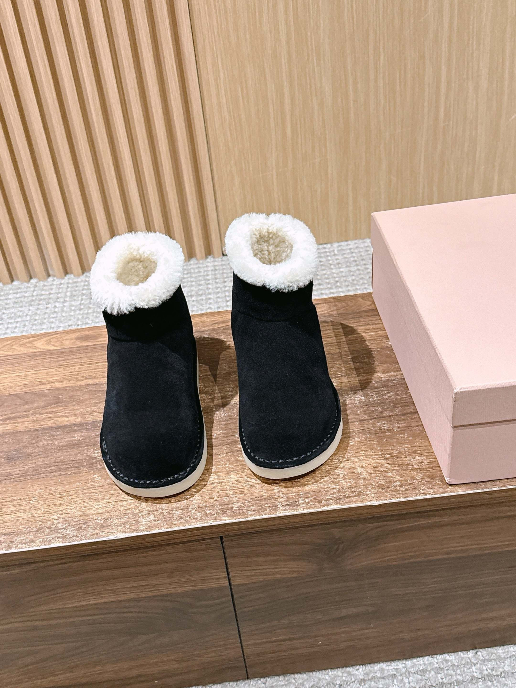 ua M1v M1v suede and shearling booties