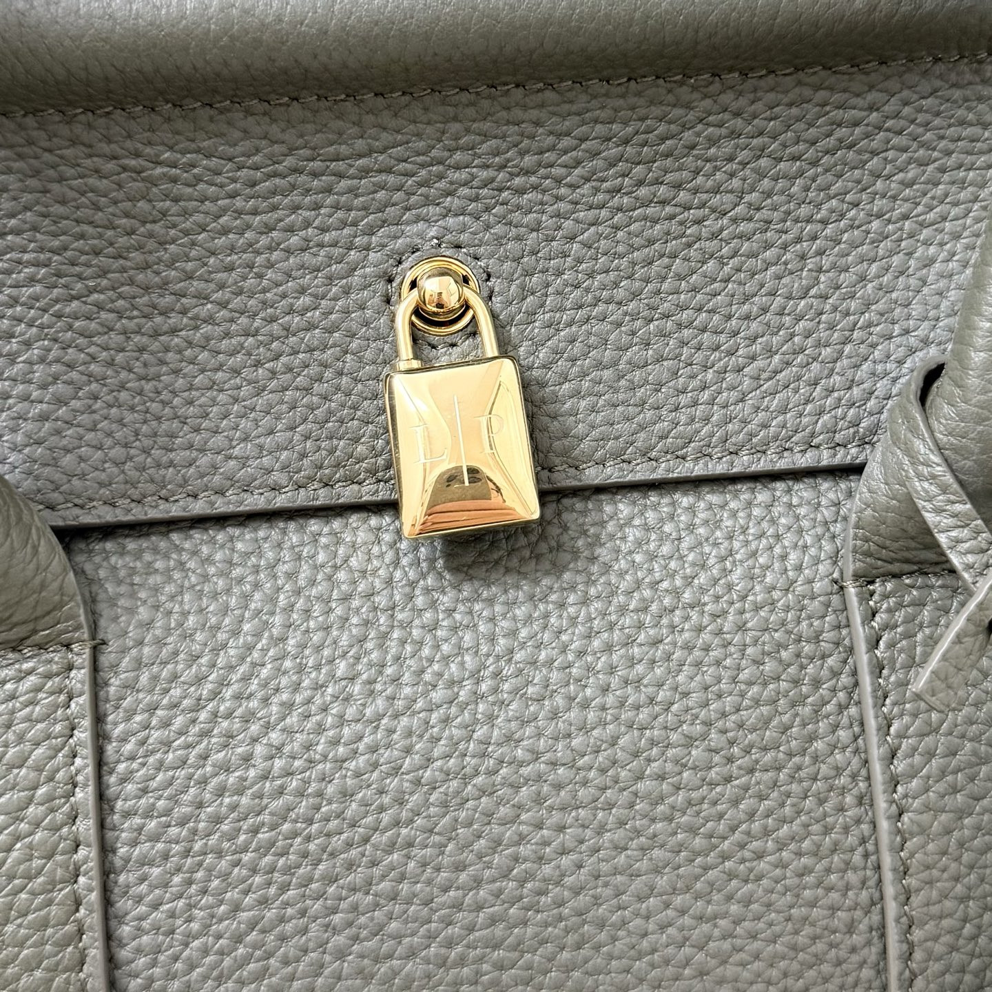 L0r0 P1ana Loom L25 Calfskin 25x18x12.5cm
