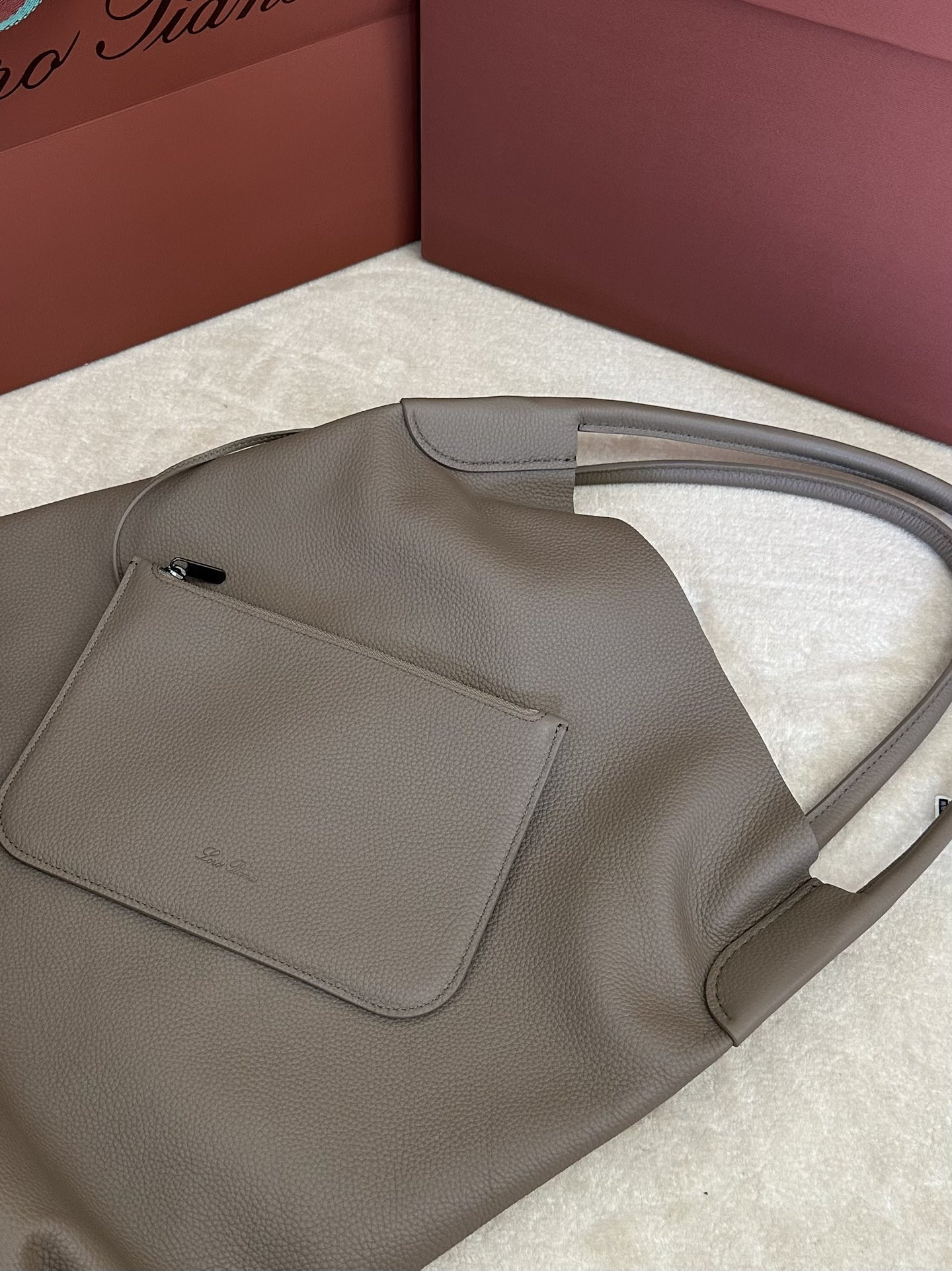 L0r0 P1ana Bale Hobo 40x32x27cm Handle length 22cm Without Box