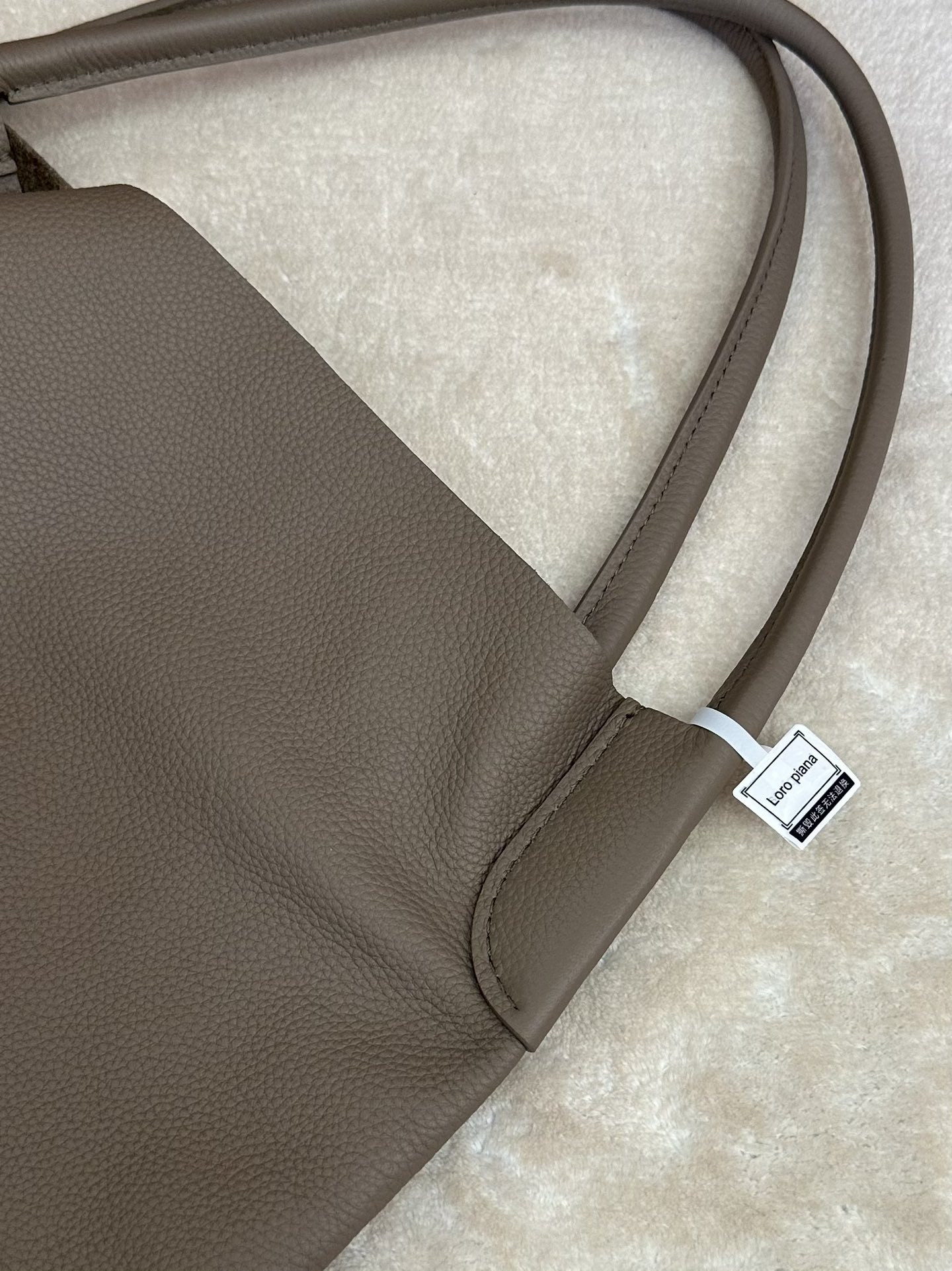 L0r0 P1ana Bale Hobo 40x32x27cm Handle length 22cm Without Box