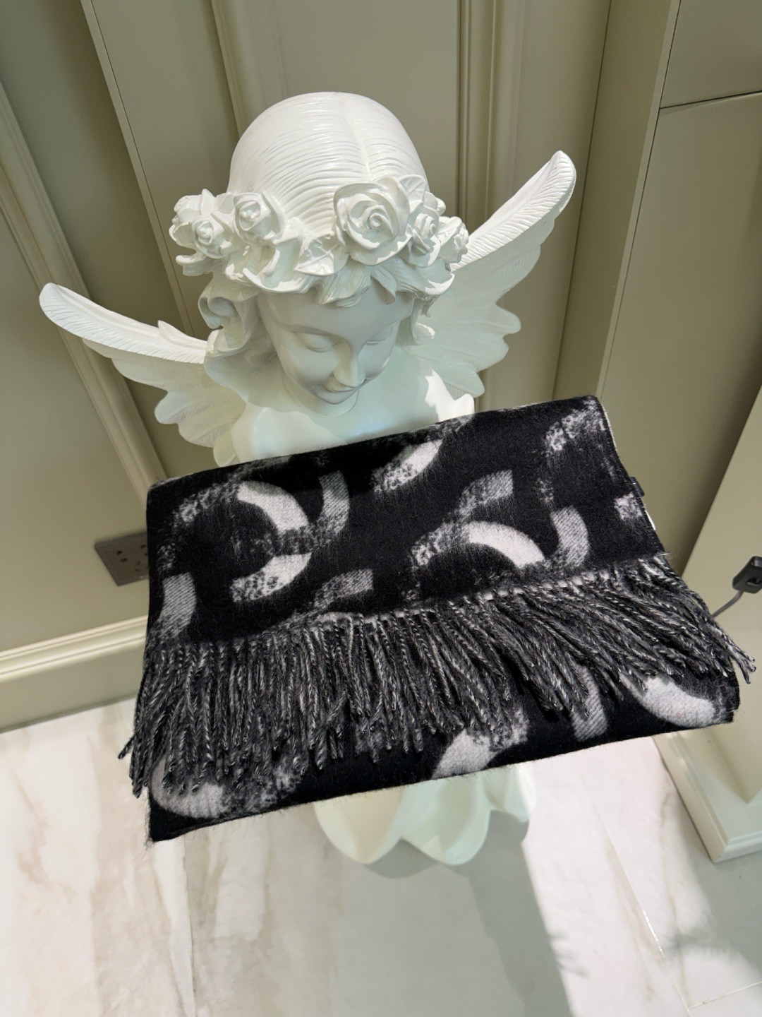 Ch**el scarf 65x210cm 100% cashmere