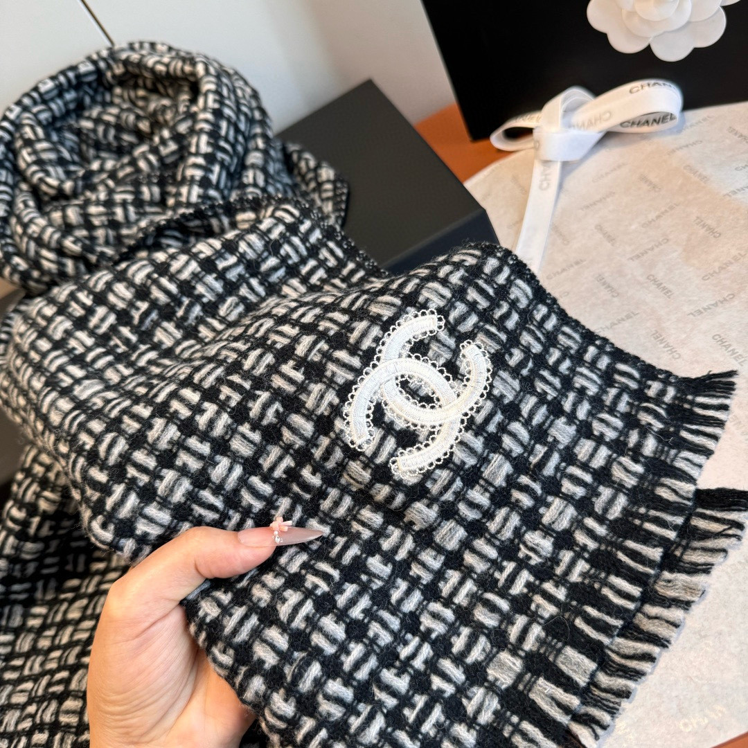 Ch**el scarf 38x185cm 100% cashmere
