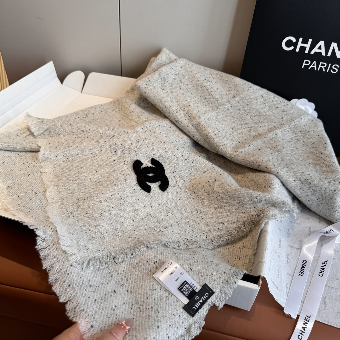 Ch**el scarf 70x180cm 100% cashmere