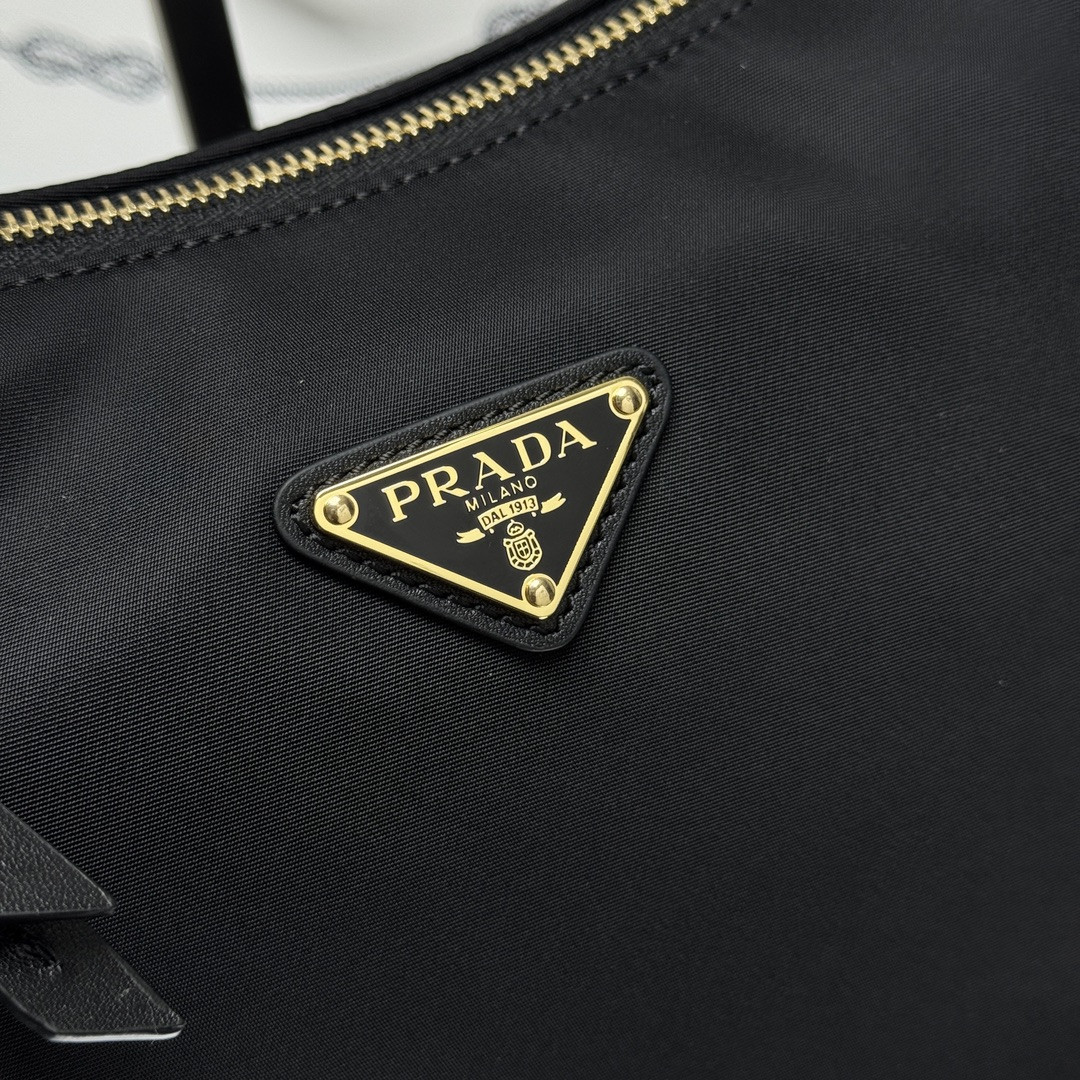 Pra*a Explore Large Re-Nylon and Leather Bag 22x32x11.5cm