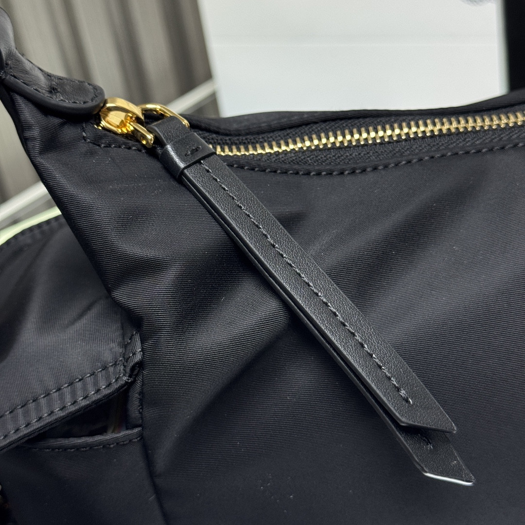 Pra*a Explore Large Re-Nylon and Leather Bag 22x32x11.5cm