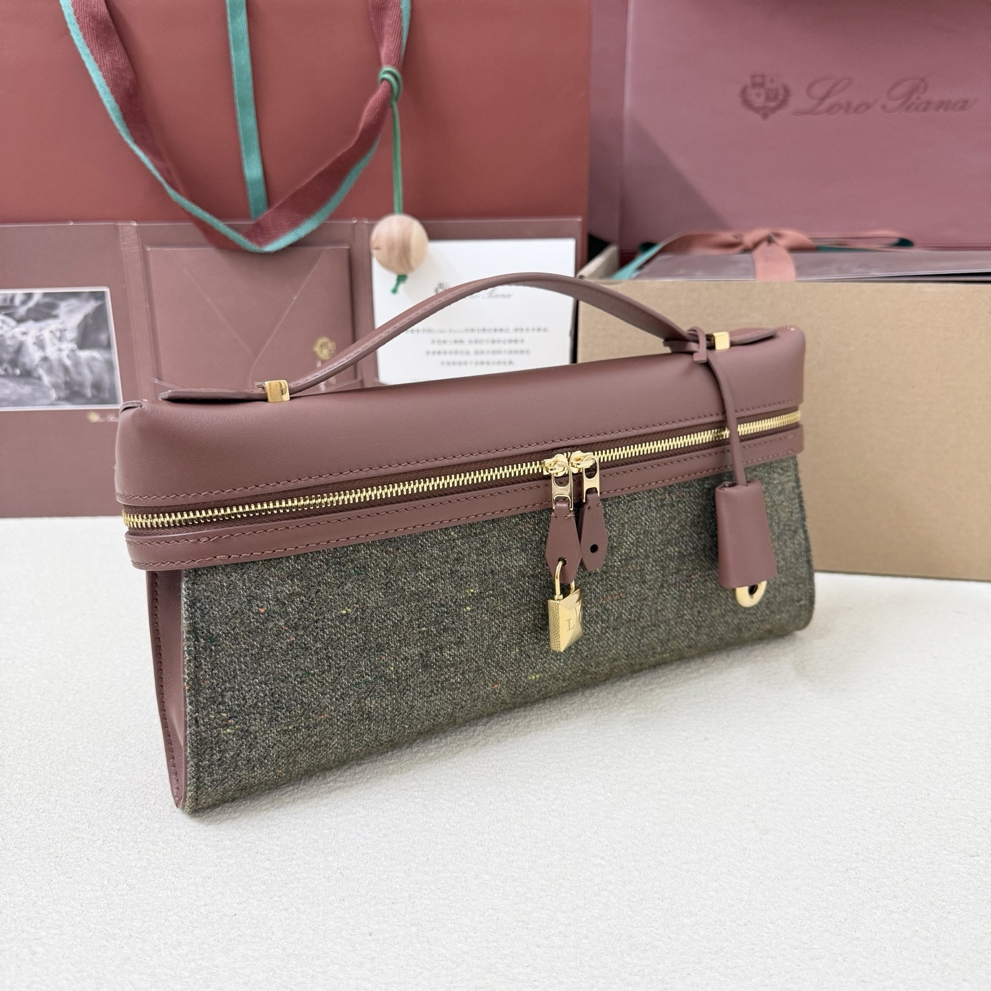 L0r0 P1ana Extra Clutch L29 29x14x3cm