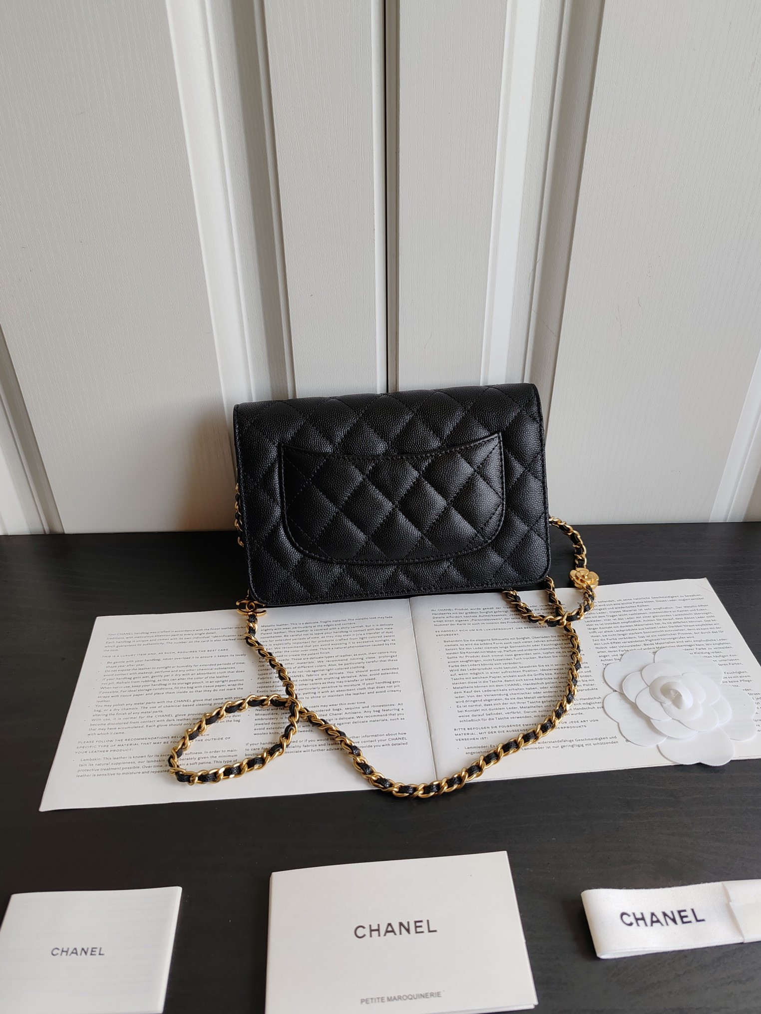 Ch**el WOC CLASSIC WALLET ON CHAIN 13x19cm