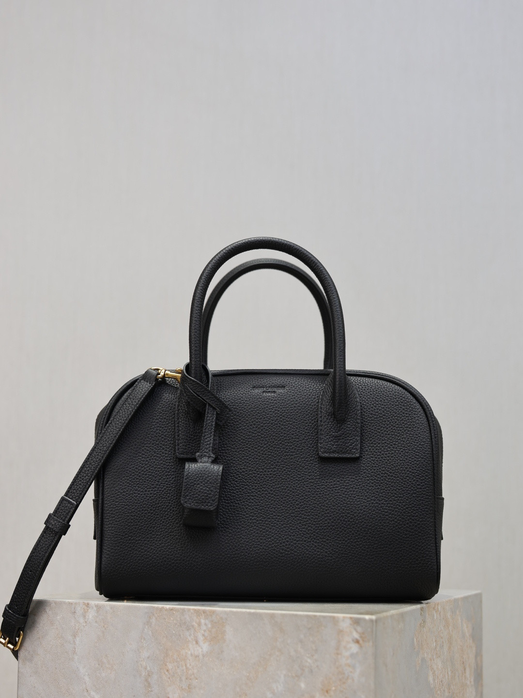Y51 SAC DE JOUR Small Boston in Grained Leather 27x18x15cm