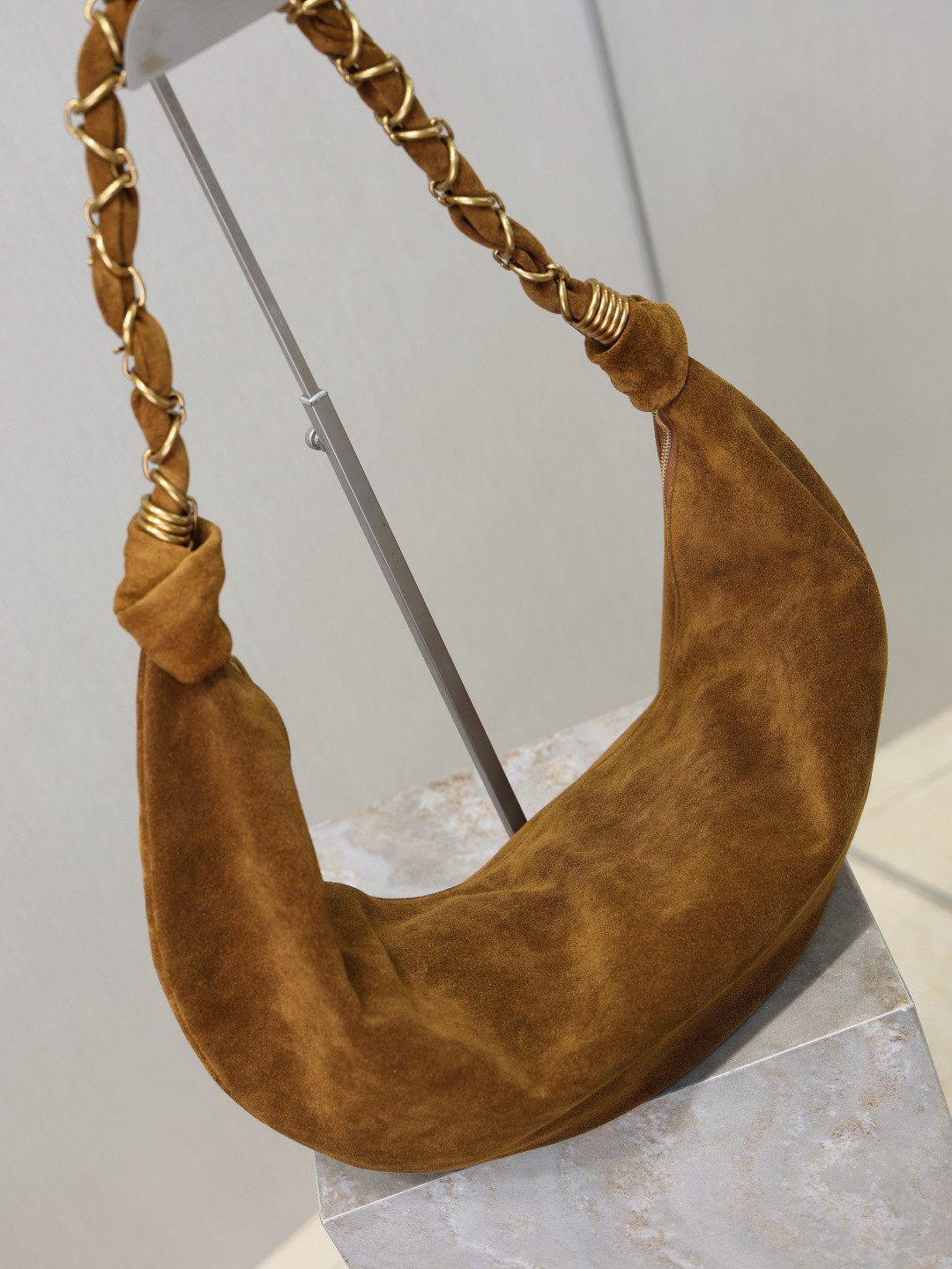 Y51 AMALIA Hobo in Suede 23-62x28x4cm