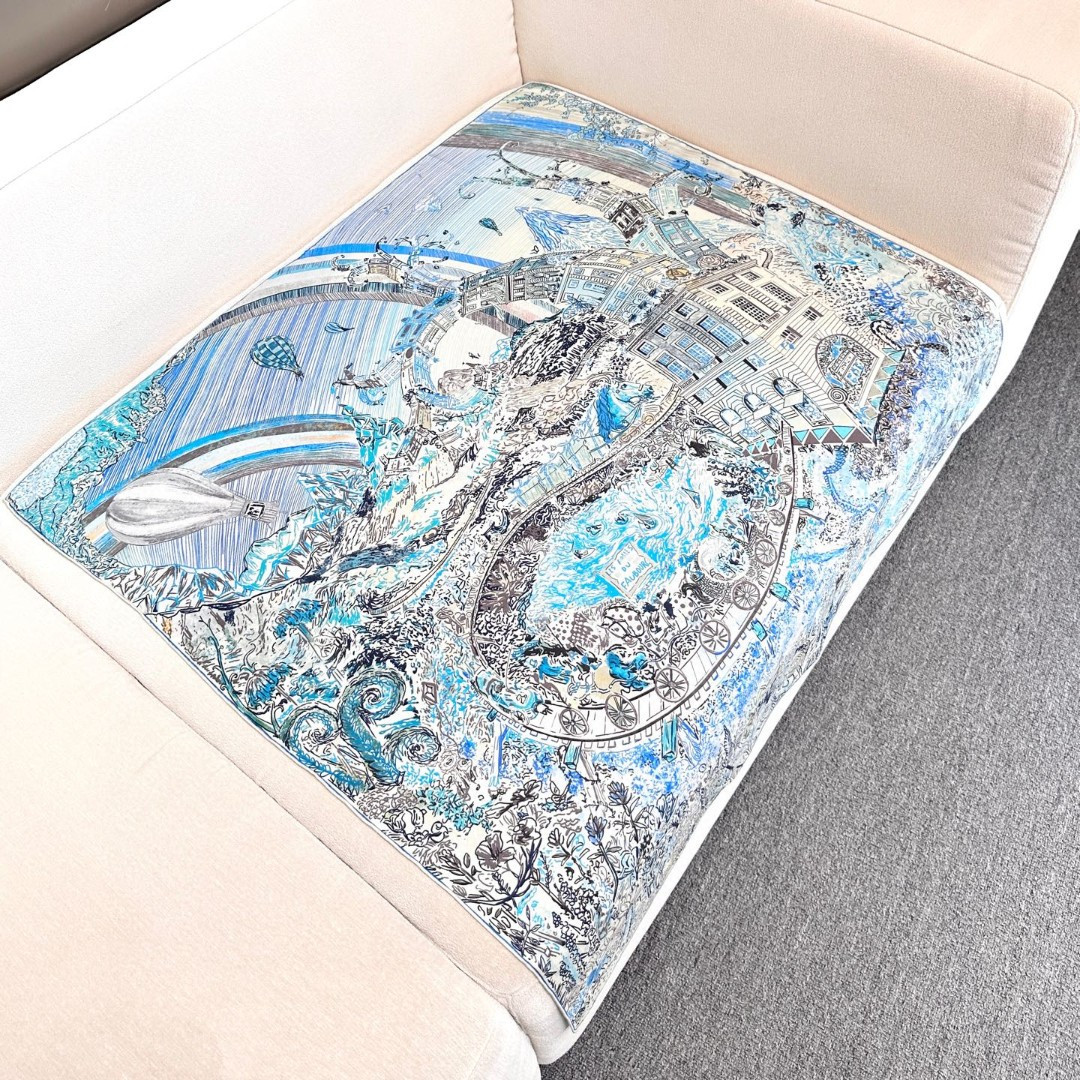 H**me5 silk scarf 88.5x88.5cm