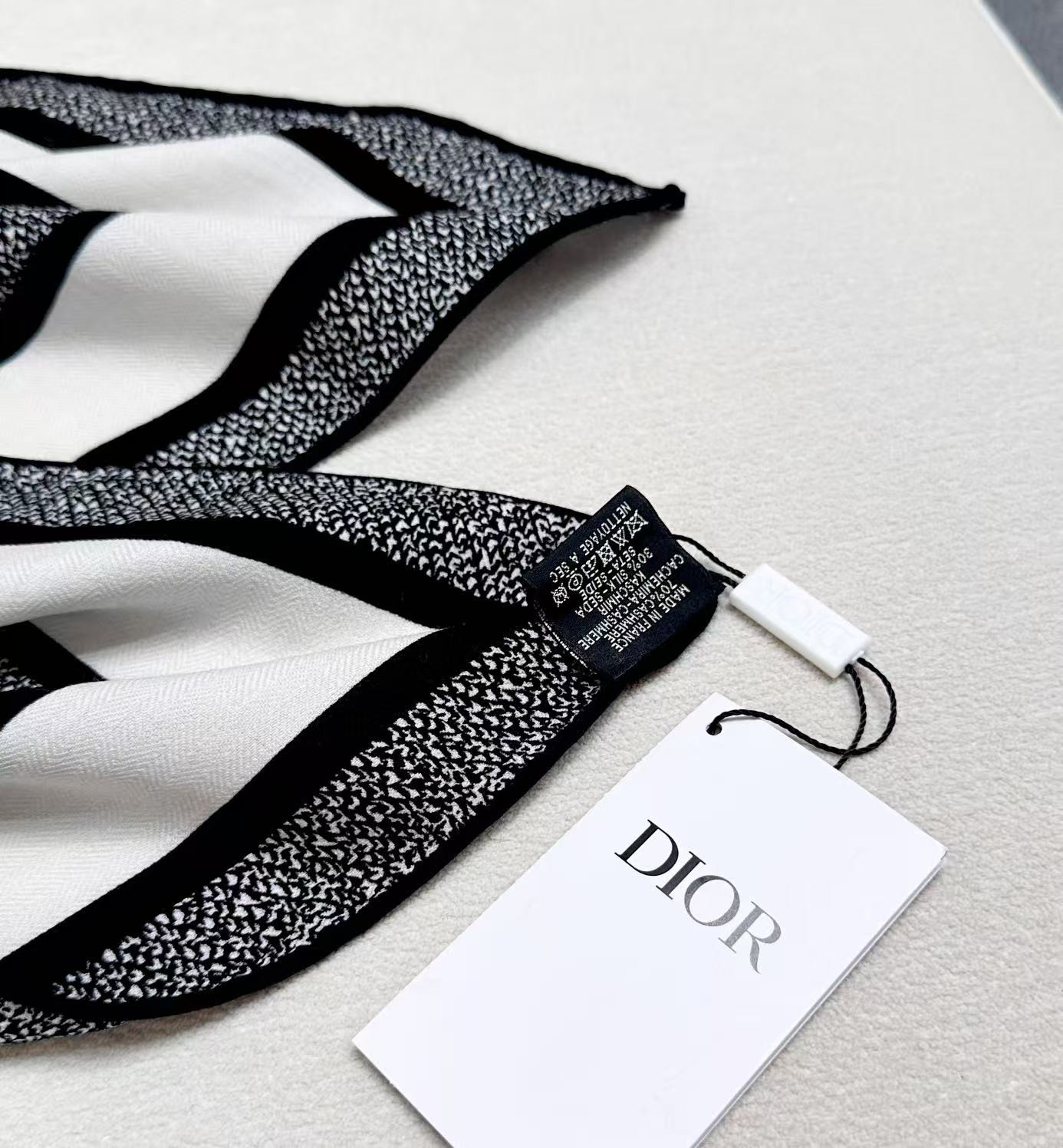 D10r silk scarf 110x110cm
