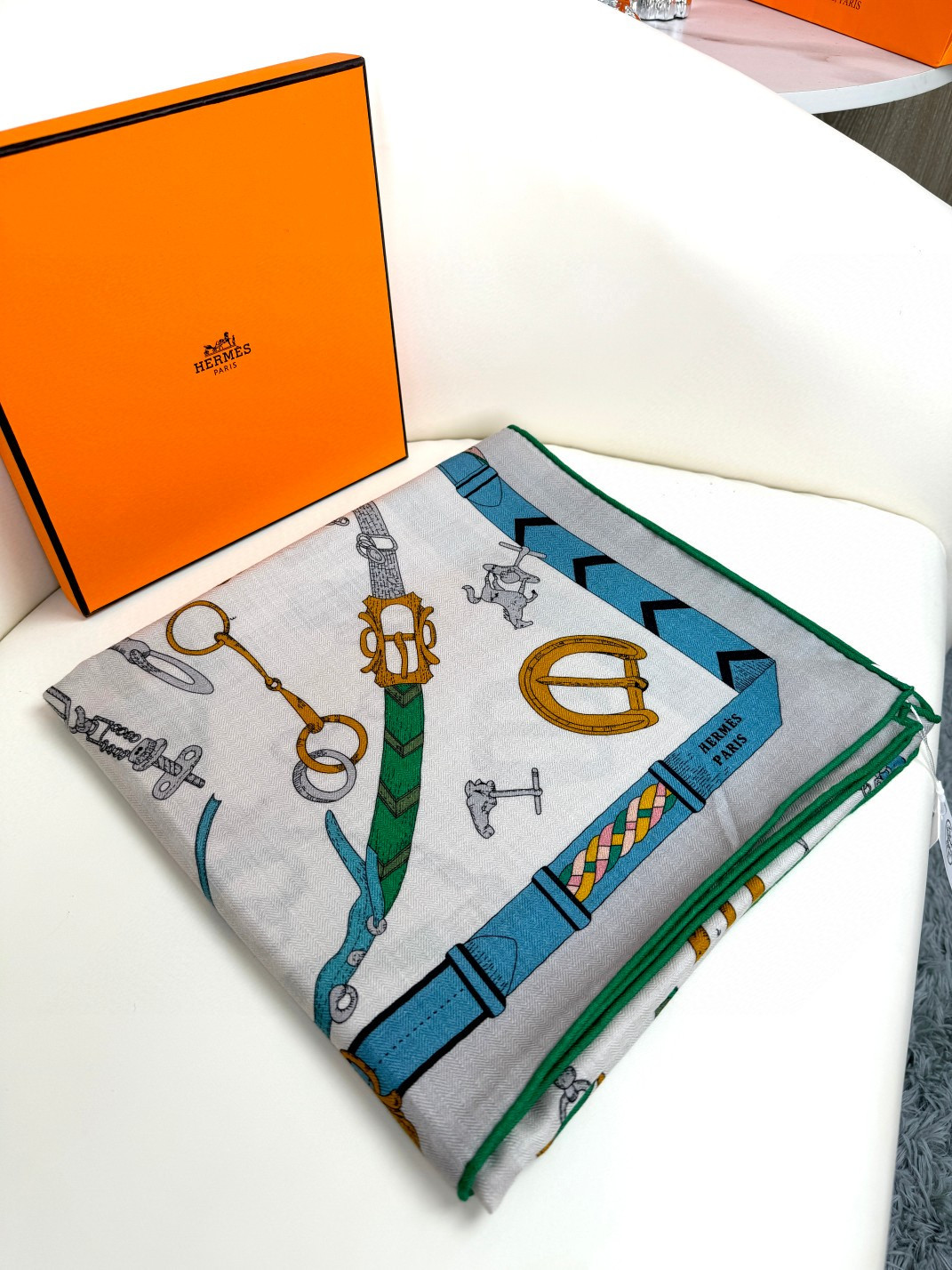 H**me5 scarf 135x135cm 70% cashmere 30% silk