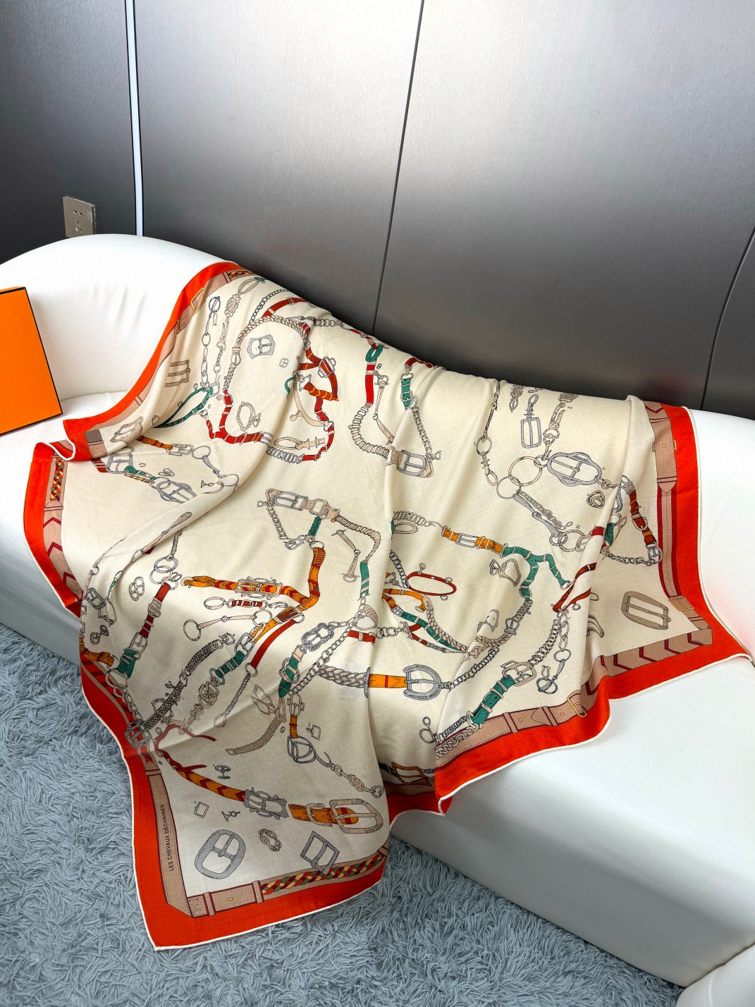 H**me5 scarf 135x135cm 70% cashmere 30% silk