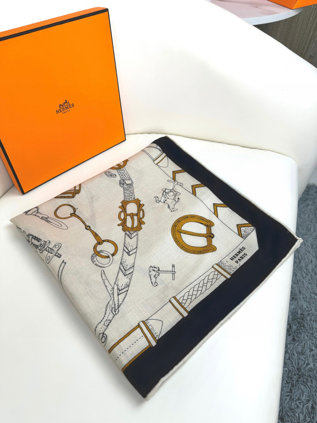H**me5 scarf 135x135cm 70% cashmere 30% silk
