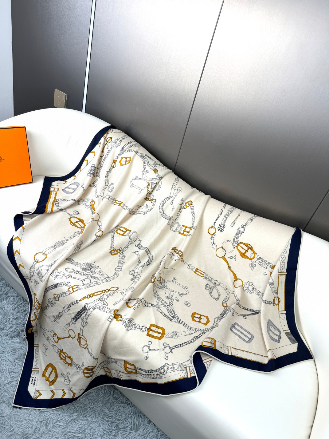 H**me5 scarf 135x135cm 70% cashmere 30% silk