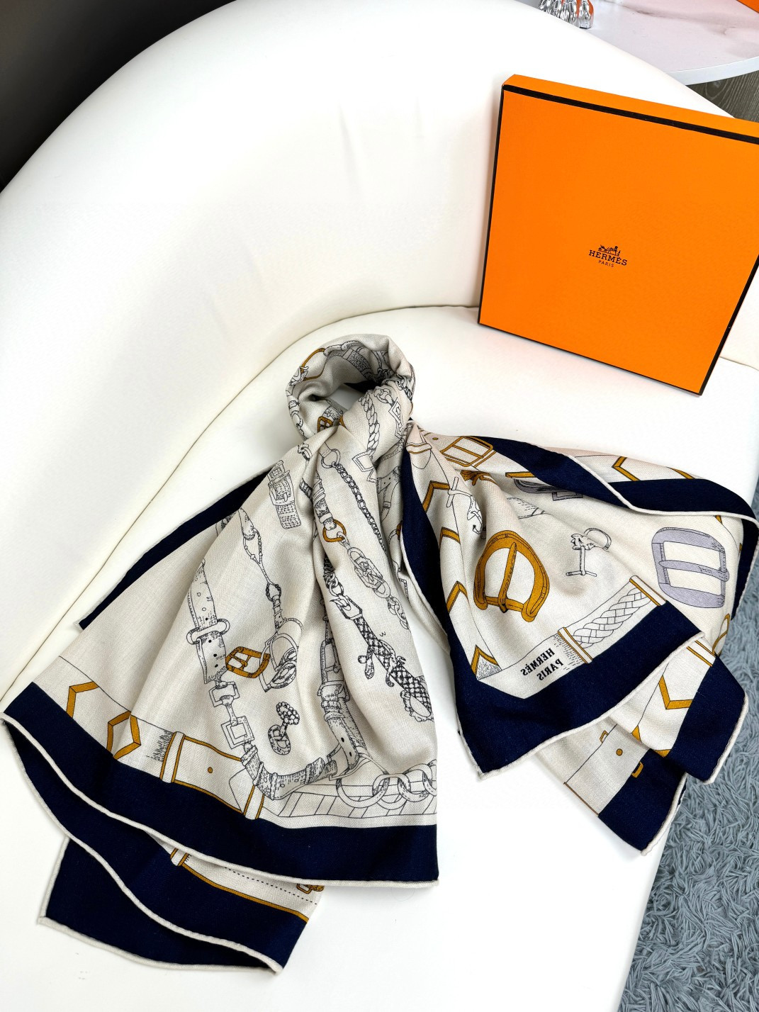 H**me5 scarf 135x135cm 70% cashmere 30% silk