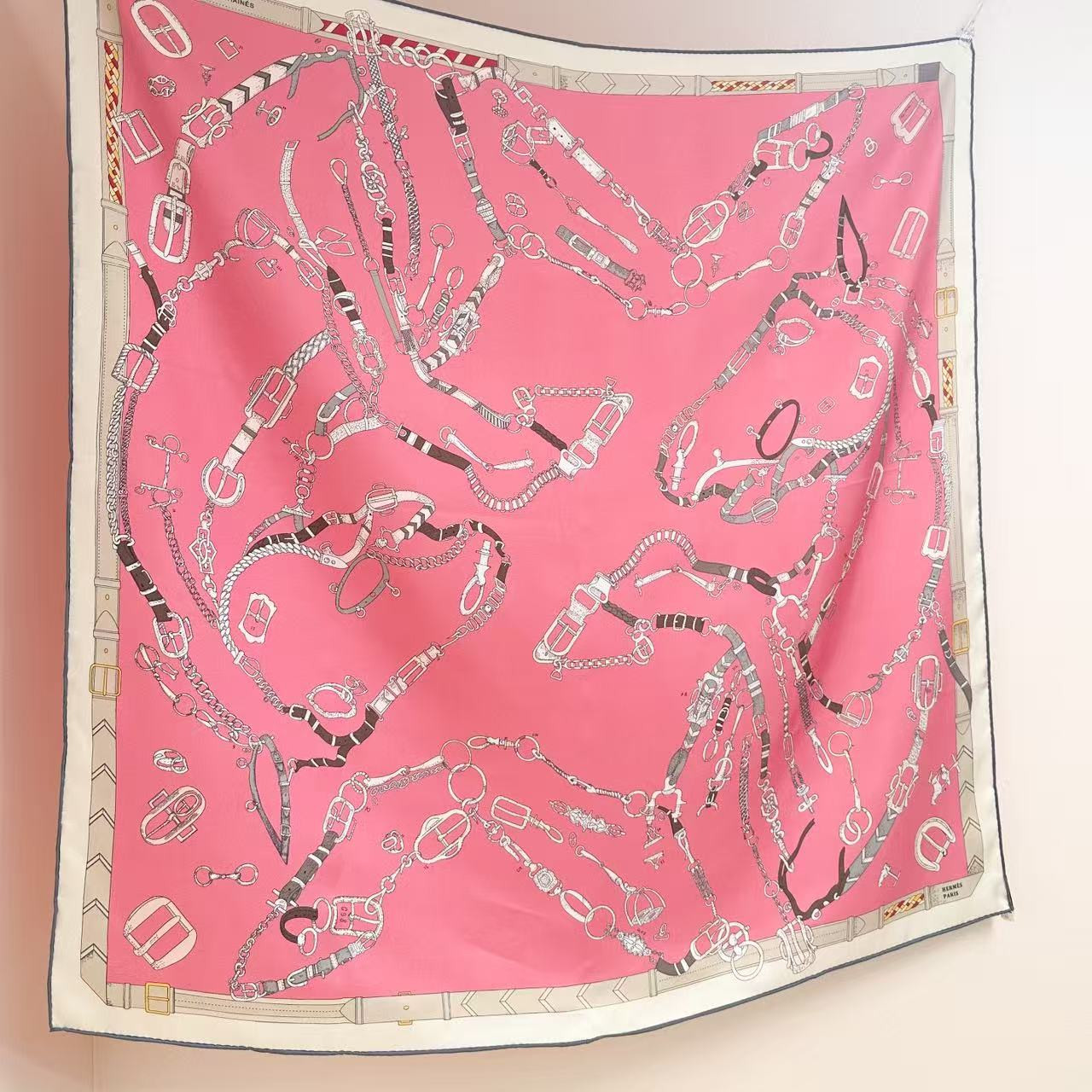 H**me5 scarf 88.5x88.5cm