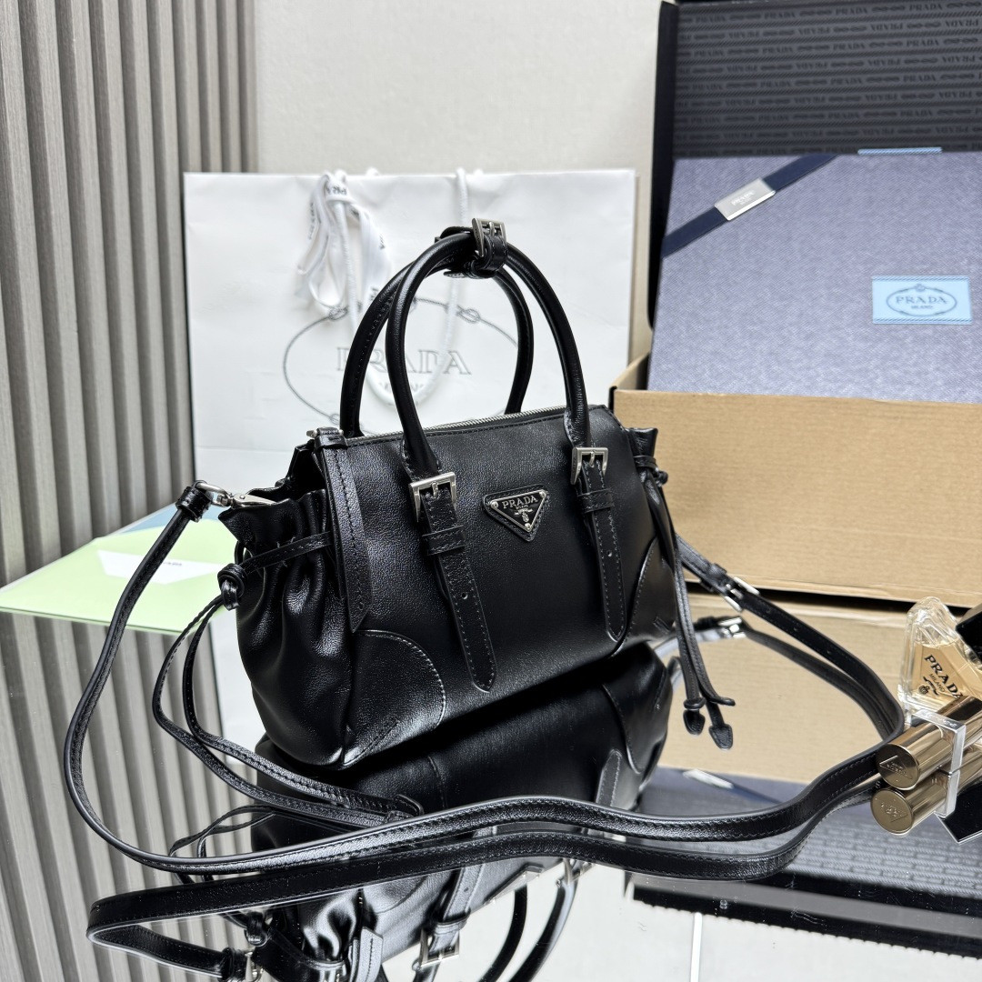Pra*a Karin Small Leather Bag 14x24x9cm