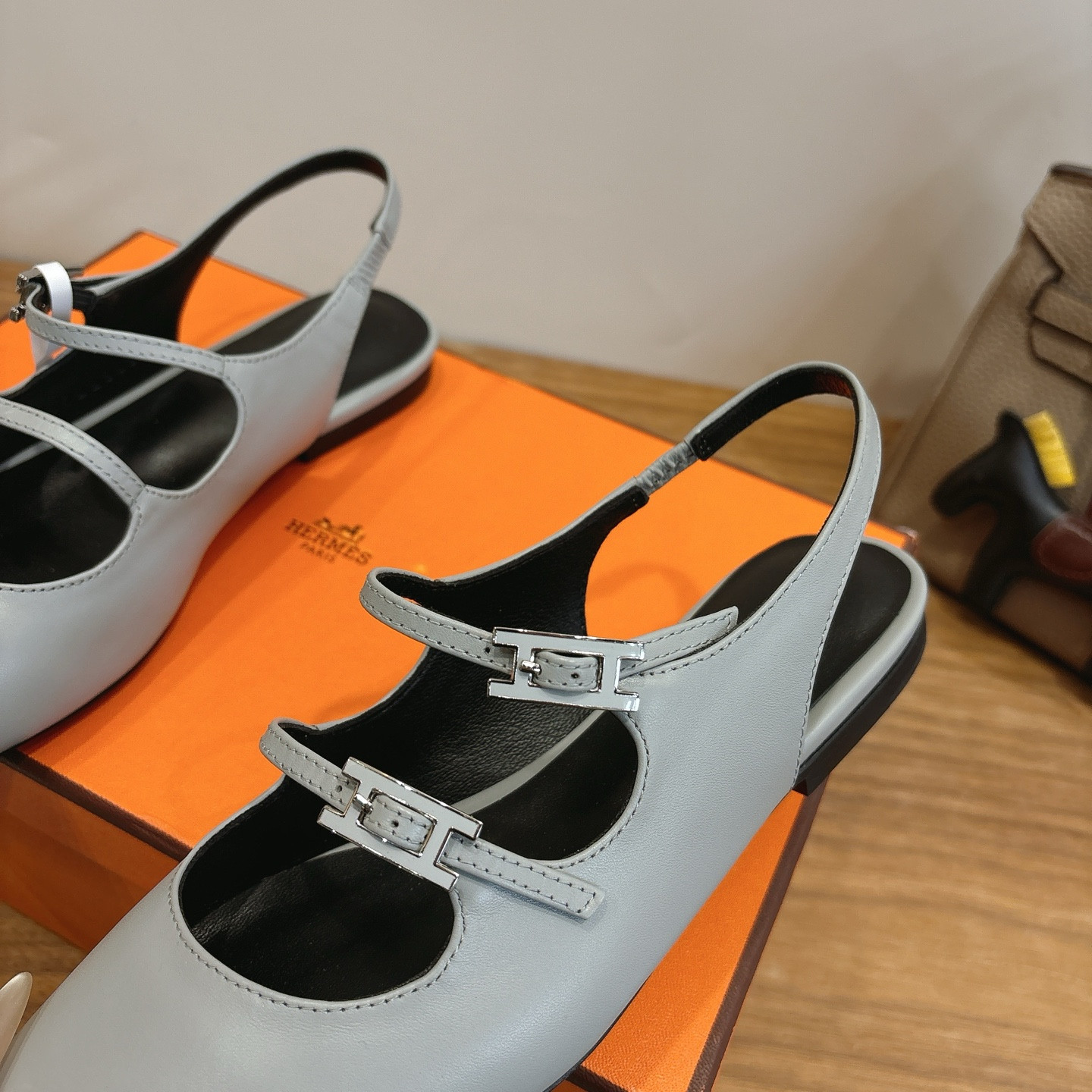 UA H**me5 Mila slingback