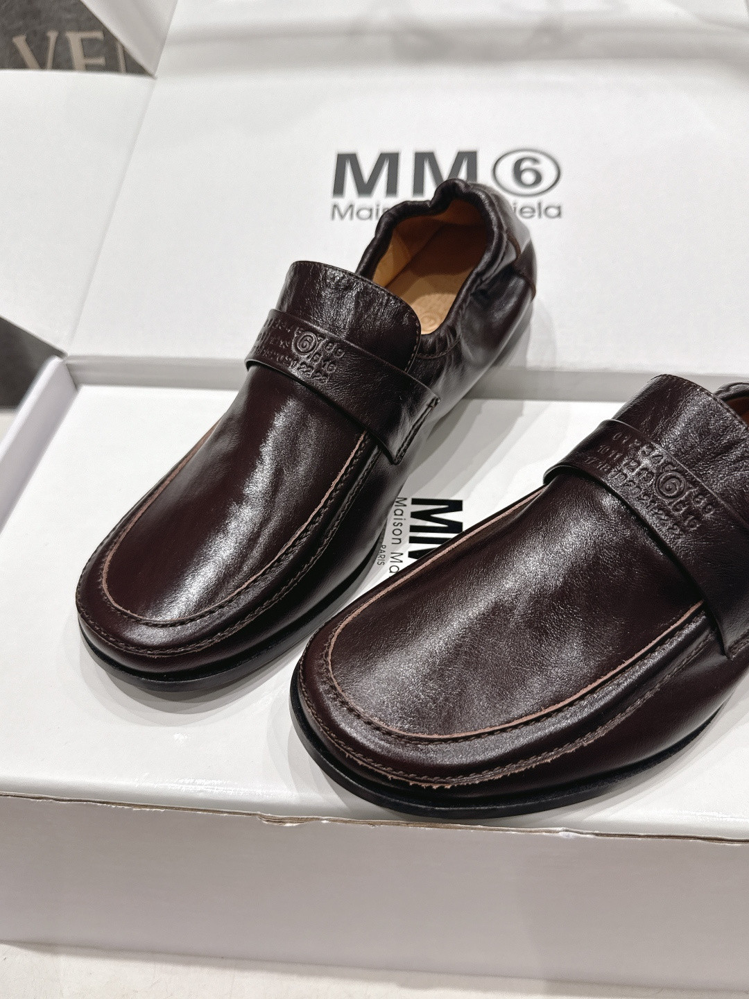 UA Ma1s0n Marg*e1a Swing-toe Leather Loafers