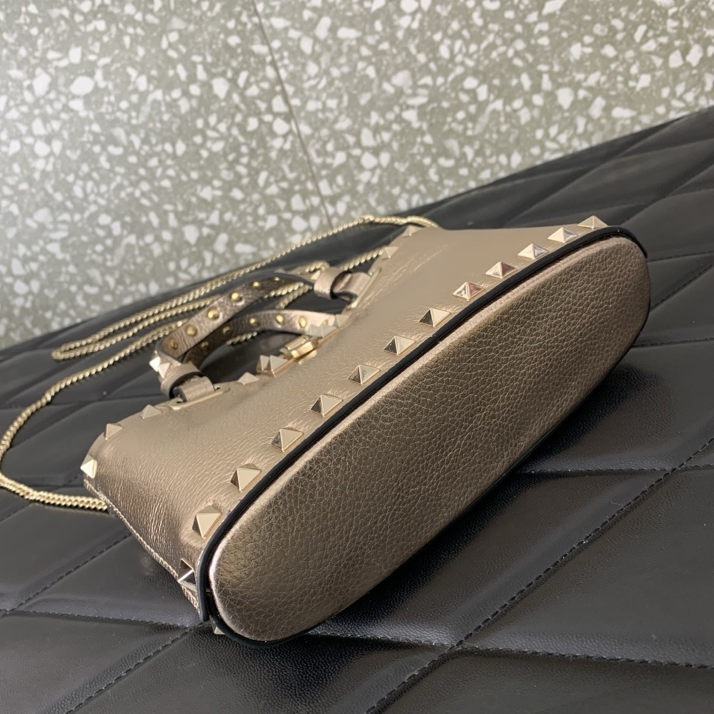 Va1e*ntin0 Mini Rockstud Shopping Bag 18.5x12.5x5.5cm