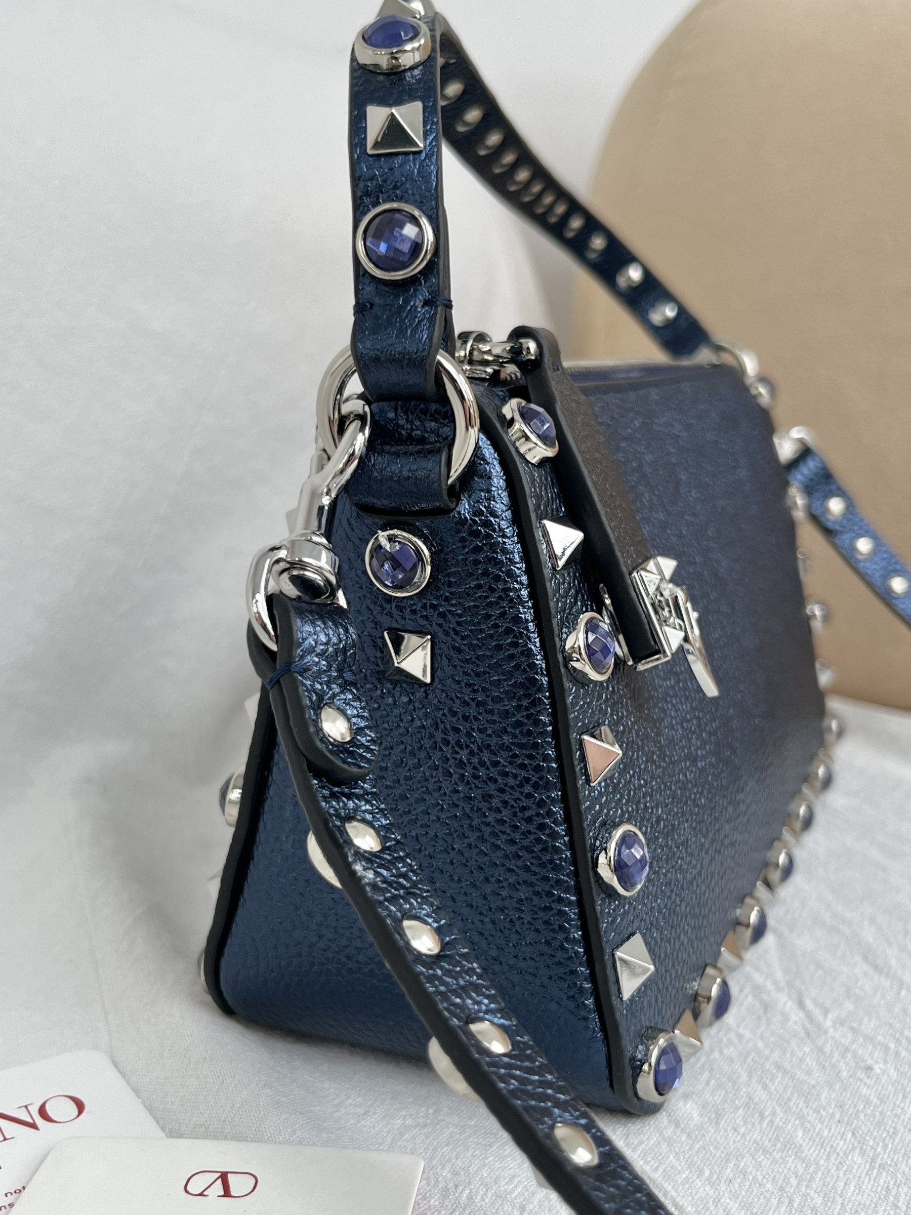 Va1e*ntin0 Garavani Rockstud Small Shoulder Bag 19x13x7cm