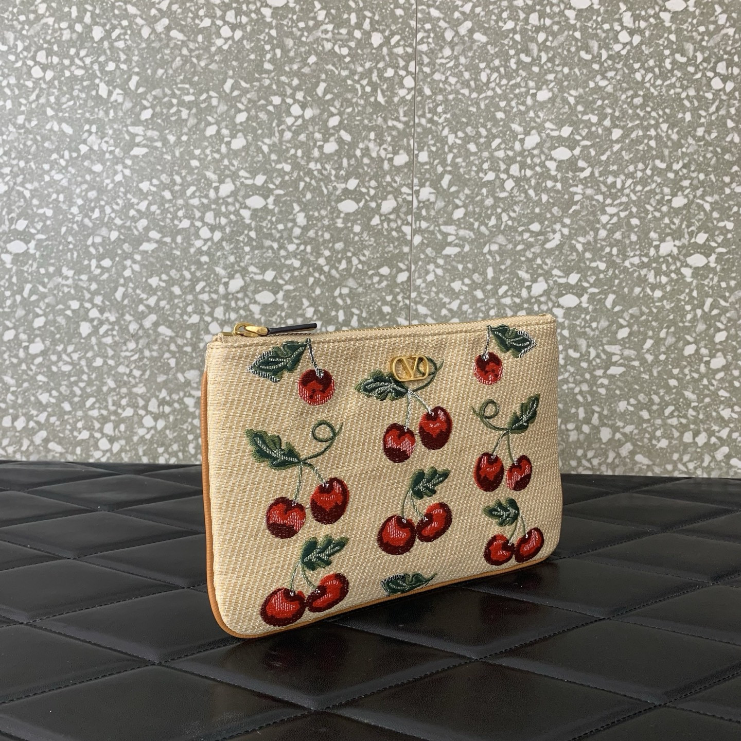 Va1e*ntin0 VLogo Signature Pouch In Jacquard Raffia With Cherryfic Pattern 24x16cm