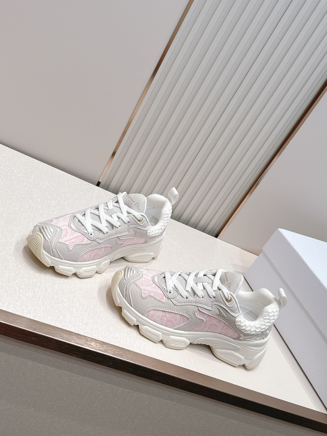 UA D10r Vibe Sneakers