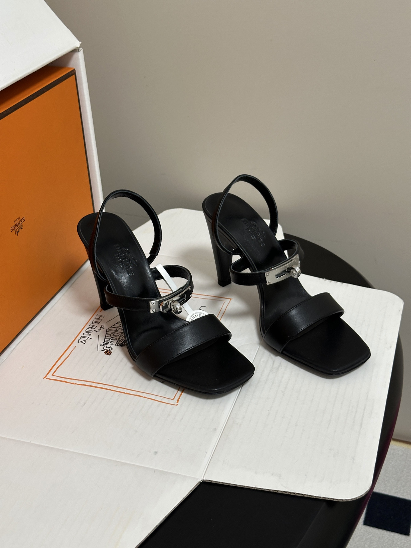 UA H**me5 Glamour Sandals