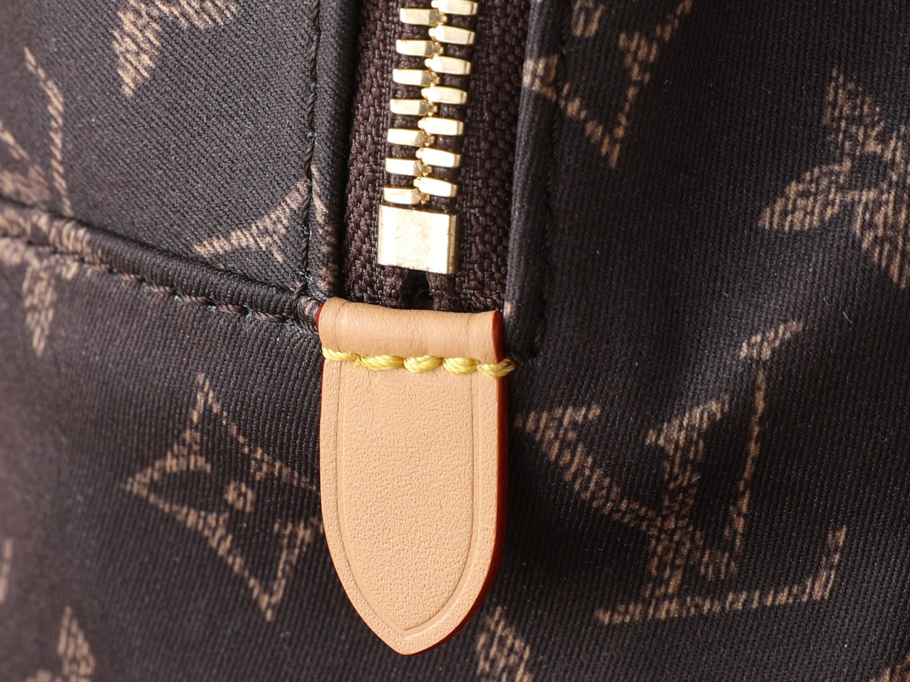 LV Track Backpack MM L0vis Vvtt0n Silk Tech M2A456 34 x 46 x 21 cm